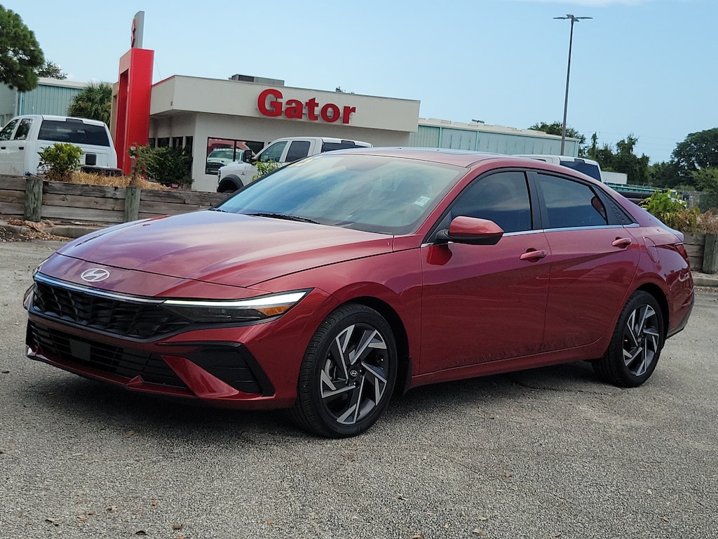 Used 2025 Hyundai Elantra SEL Convenience Sedan