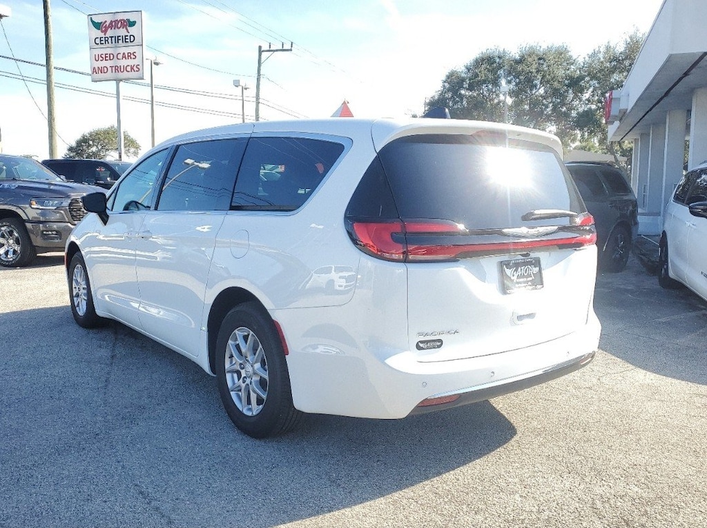 Used 2025 Chrysler Pacifica Select Van Passenger Van