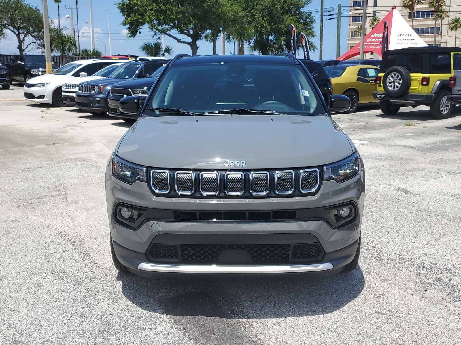 Used 2022 Jeep Compass Limited with VIN 3C4NJDCB0NT199133 for sale in Melbourne, FL