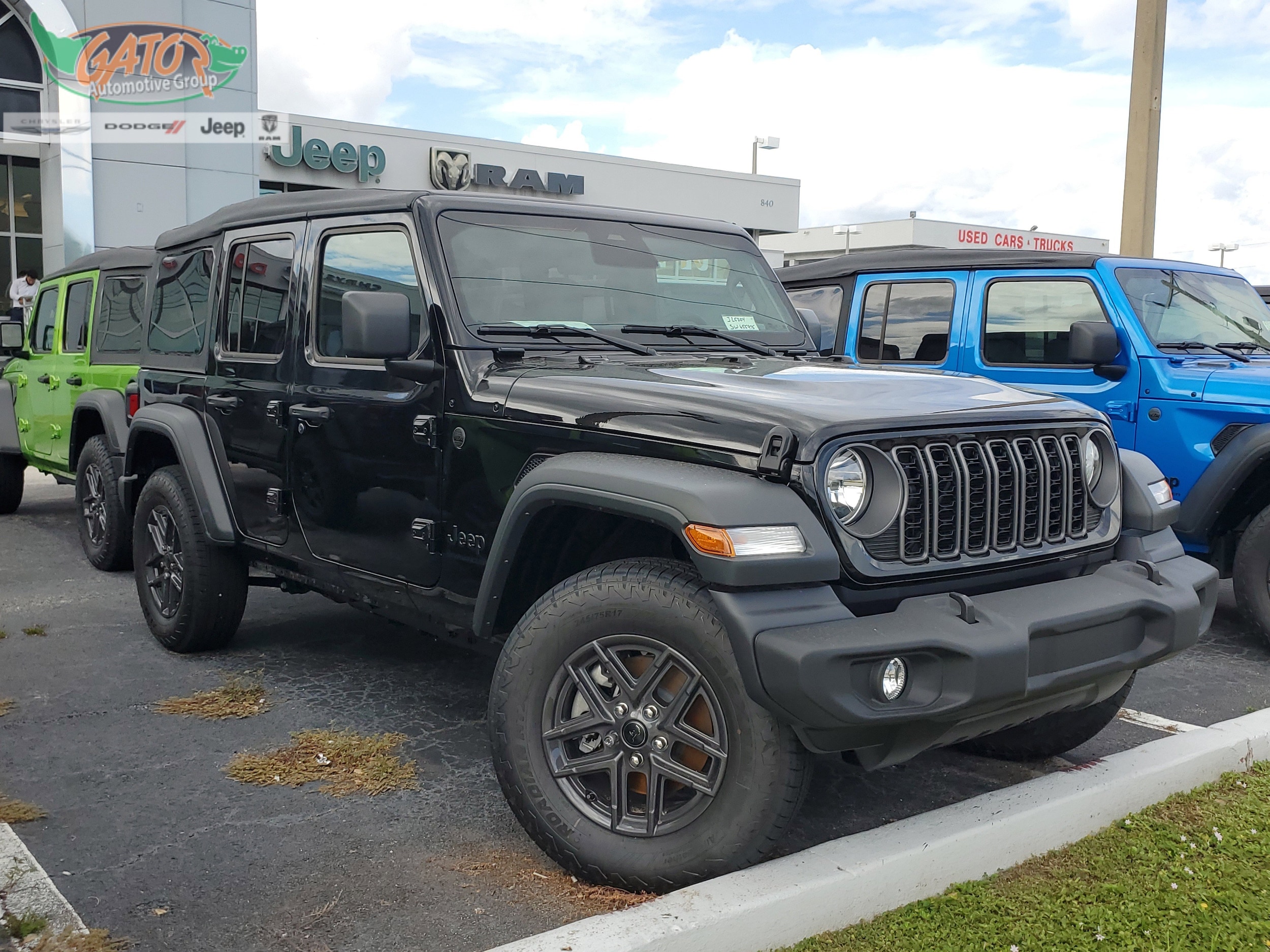 2025 Jeep Wrangler 4-Door Sport S's photo