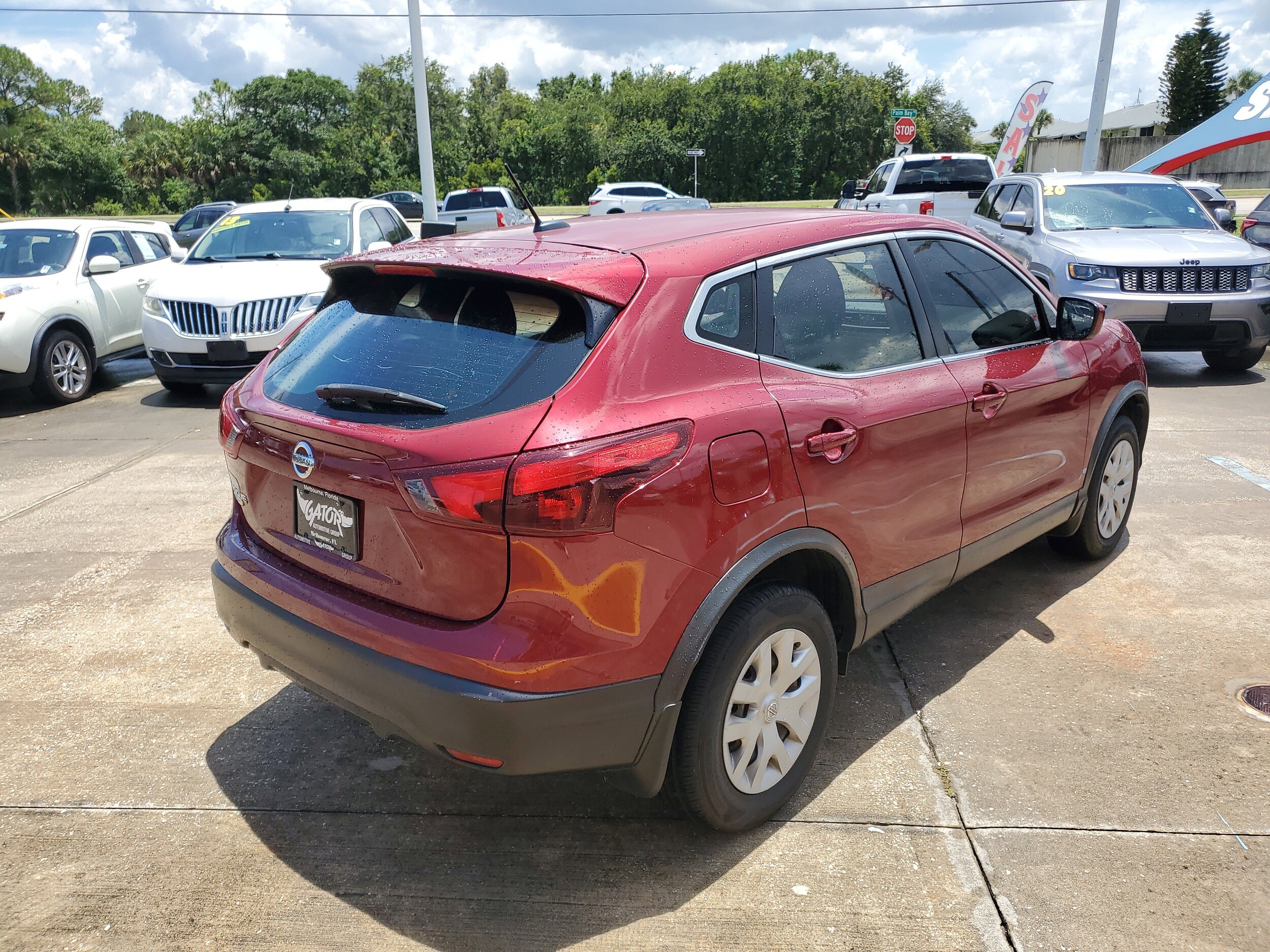 2019 Nissan Rogue Sport S photo 2