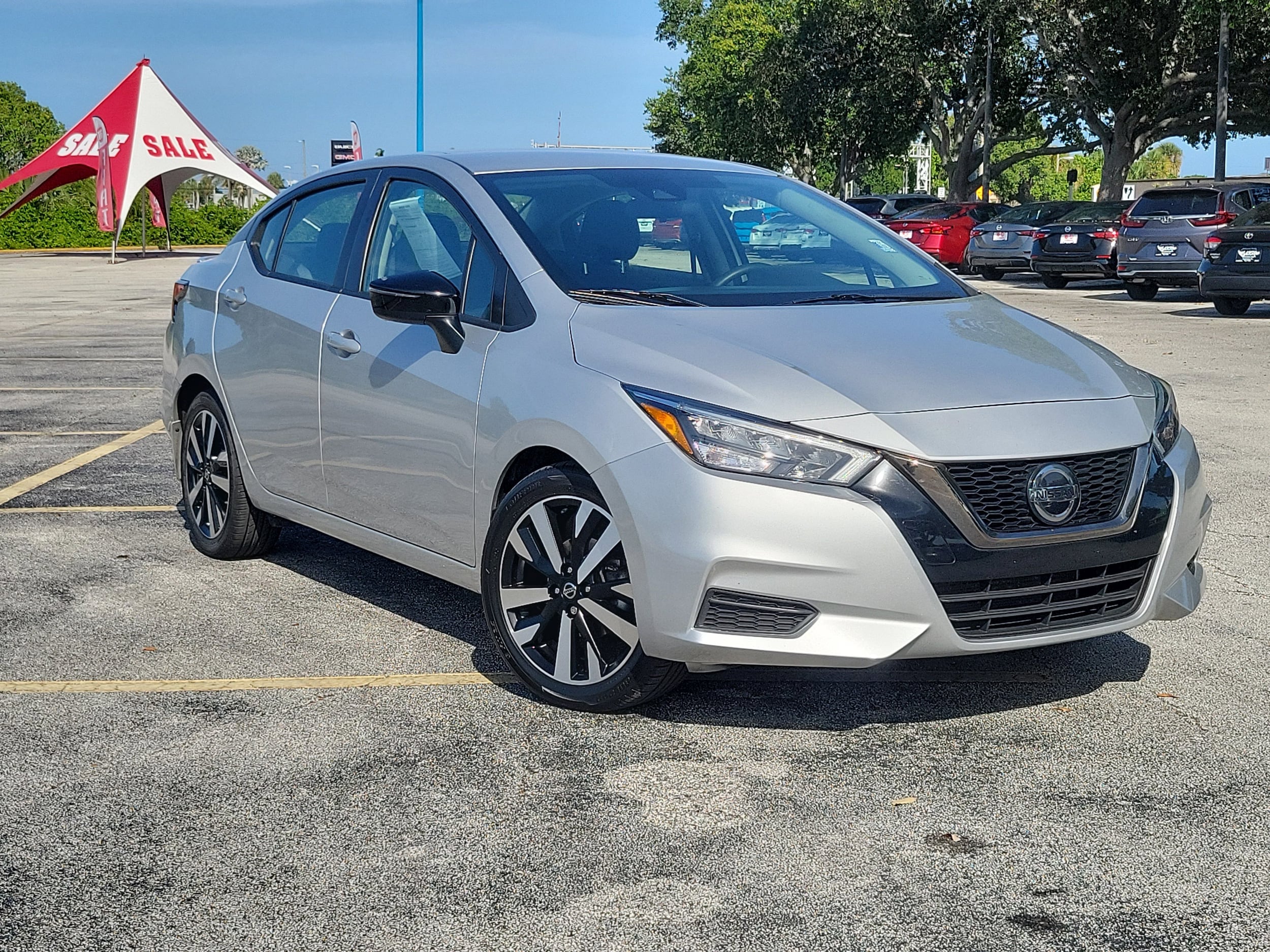 2022 Nissan Versa 1.6 SR CVT's photo