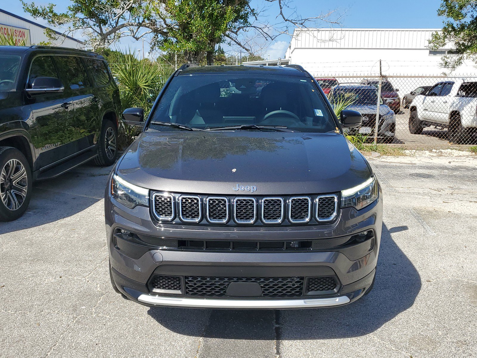 2023 Jeep Compass Limited photo 2