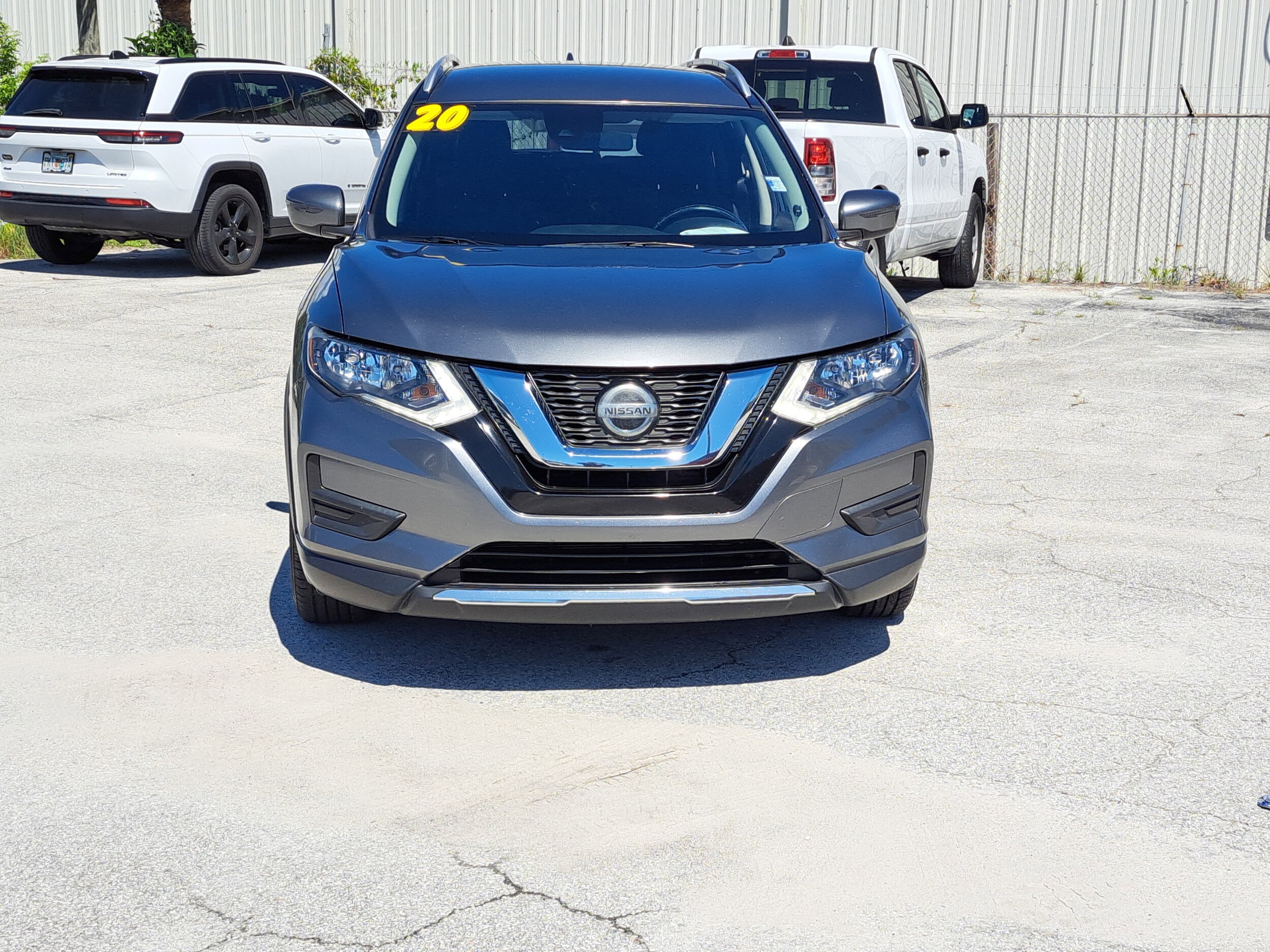 2020 Nissan Rogue SV photo 2