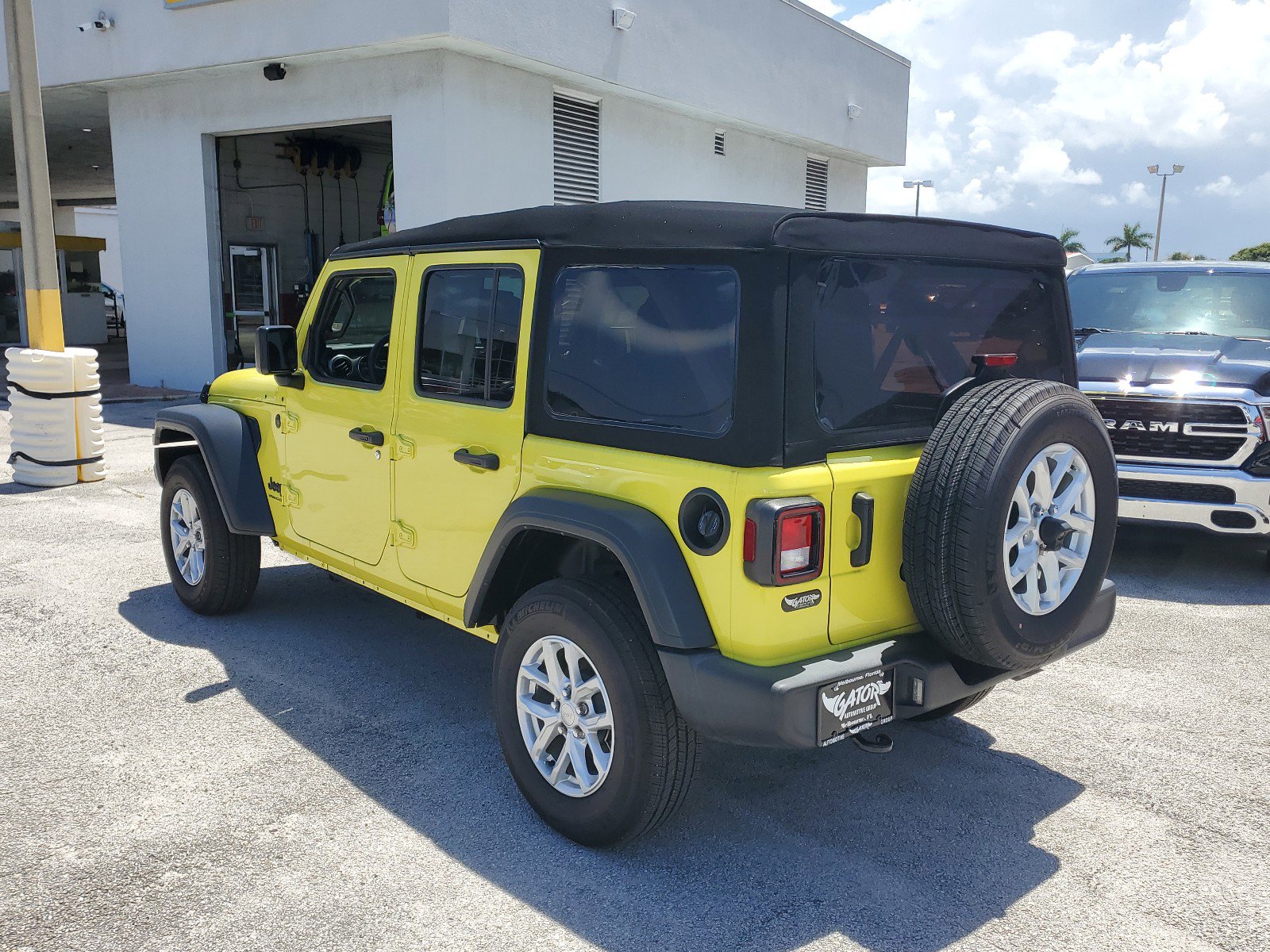 2023 Jeep Wrangler Sport S photo 4