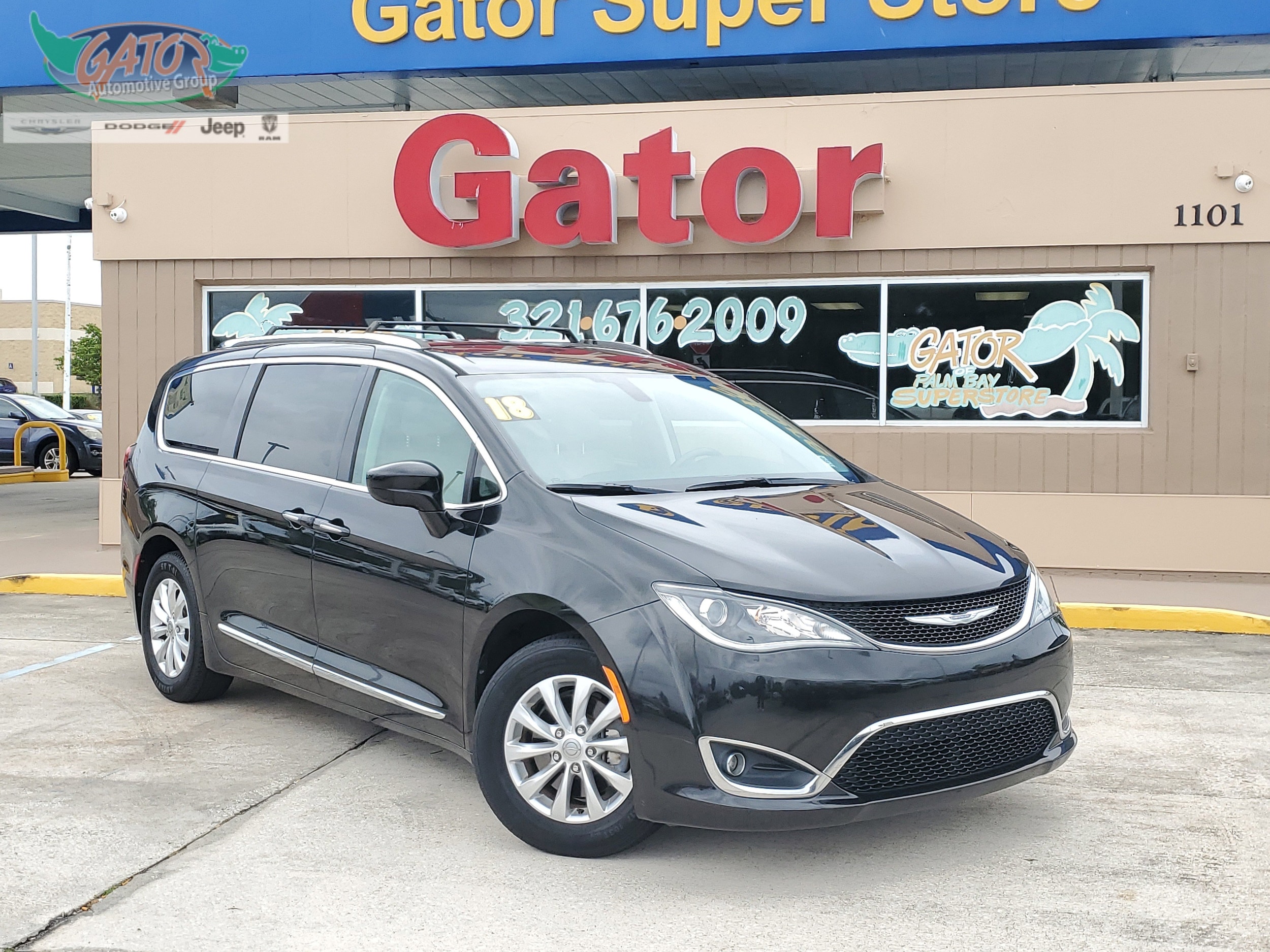 2018 Chrysler Pacifica Touring L's photo