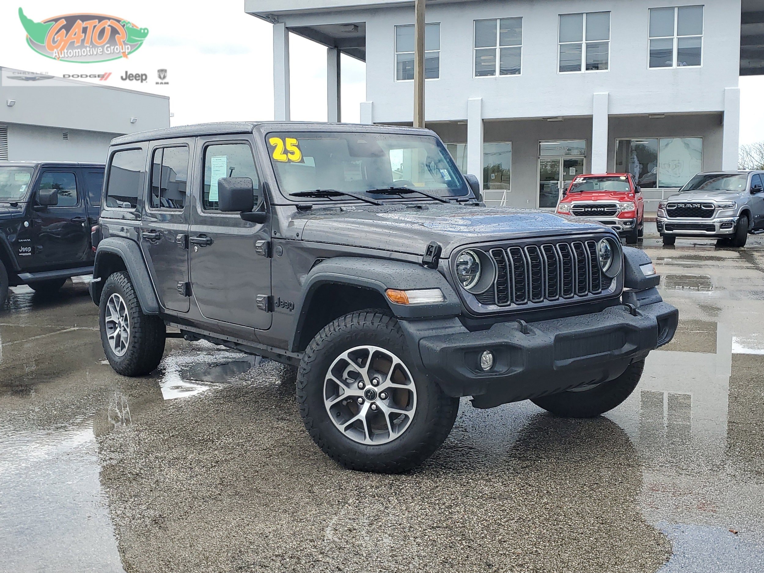 2025 Jeep Wrangler Sport S's photo