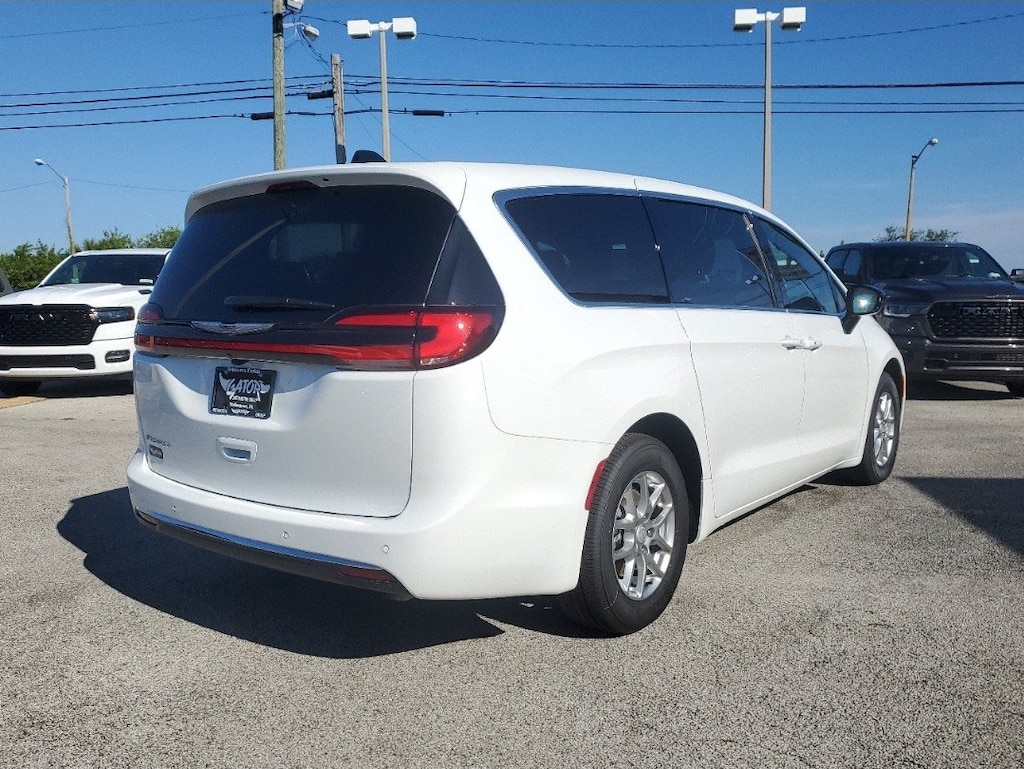 Used 2025 Chrysler Pacifica Select Van Passenger Van