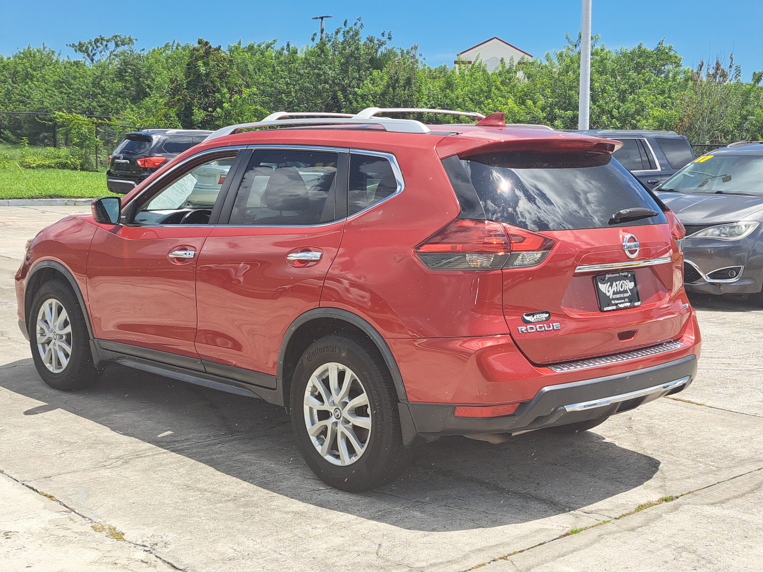 2017 Nissan Rogue SV photo 4