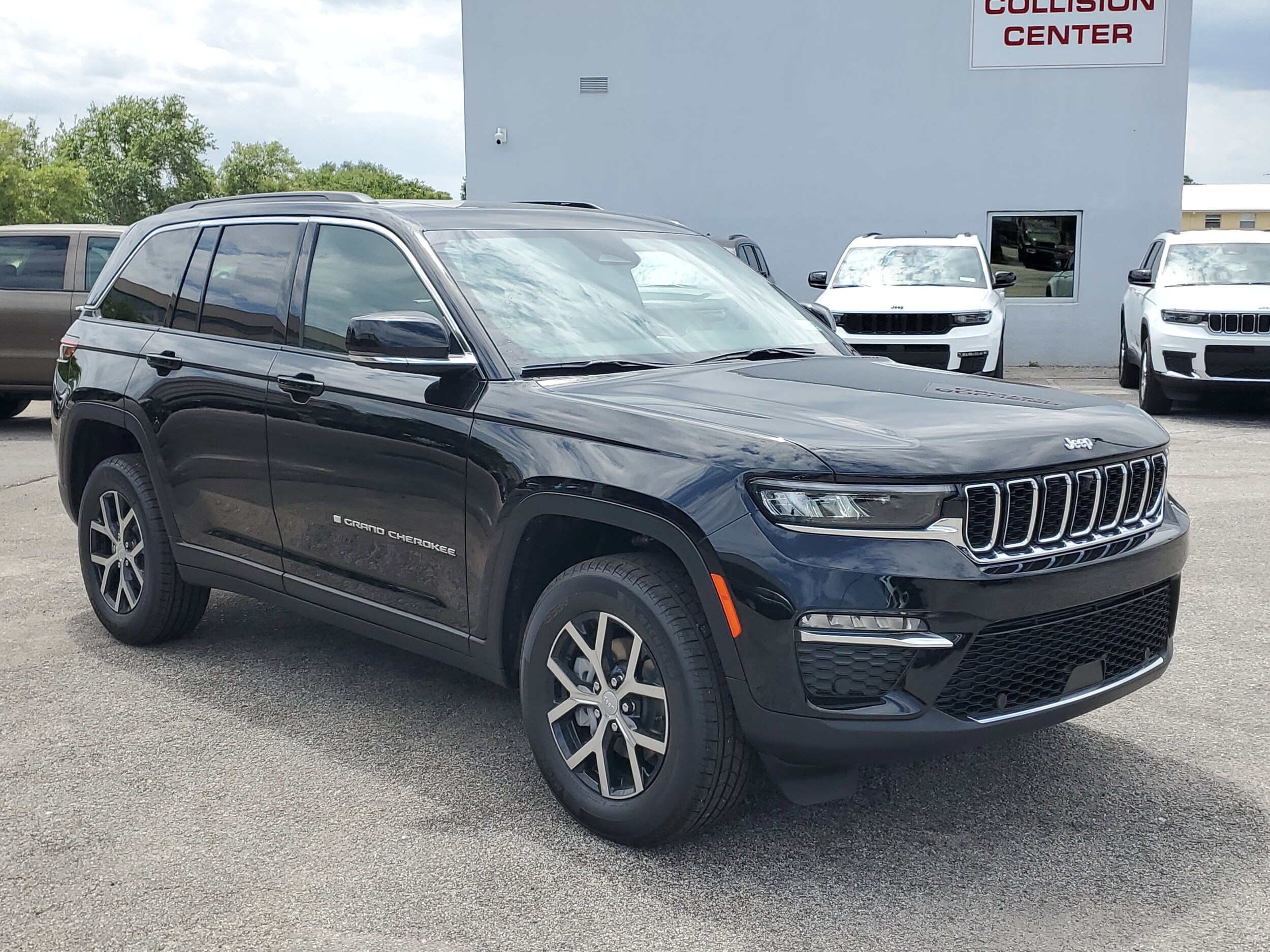 2025 Jeep Grand Cherokee Limited photo 2