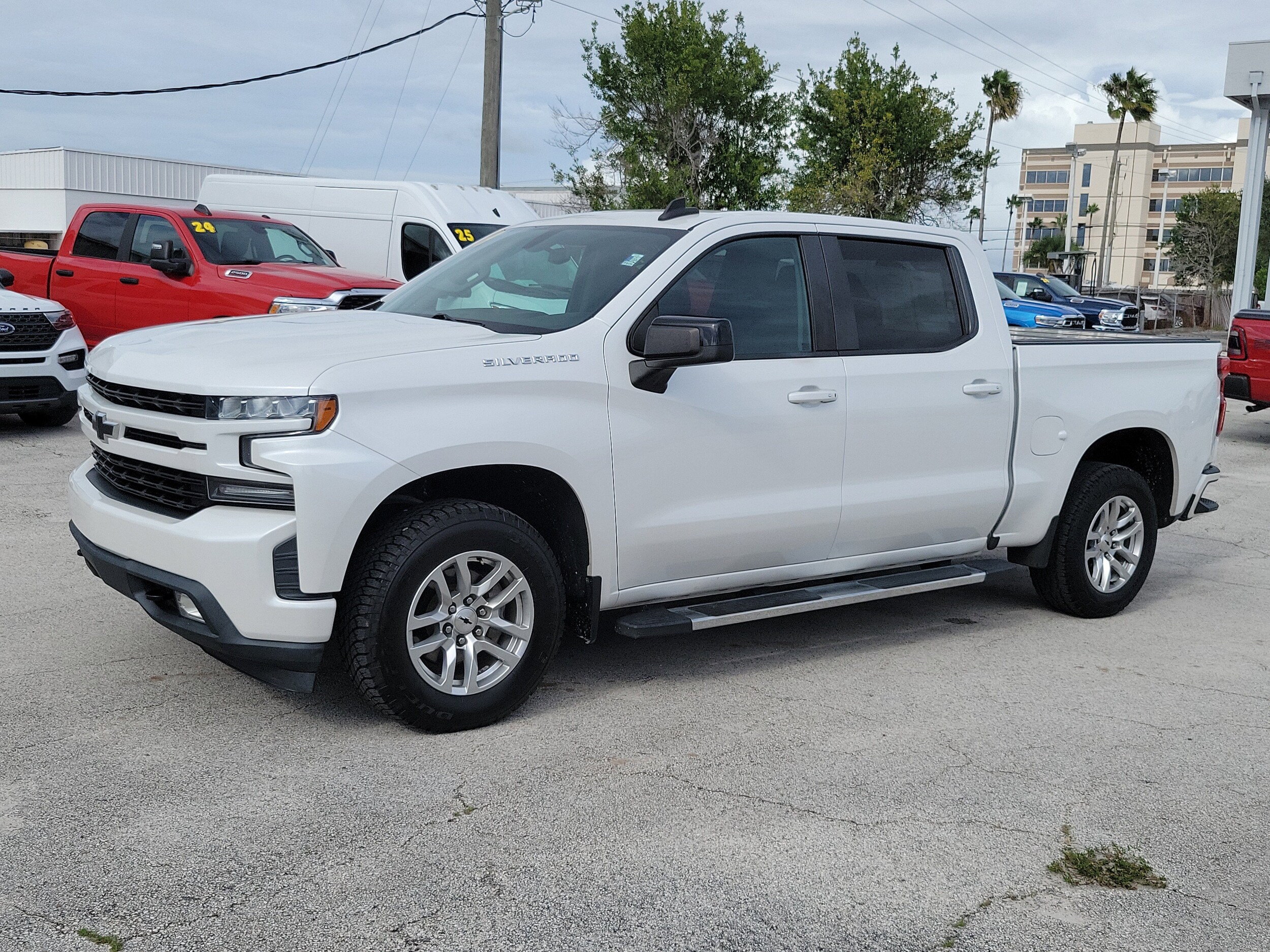 2019 Chevrolet Silverado 1500 RST photo 2