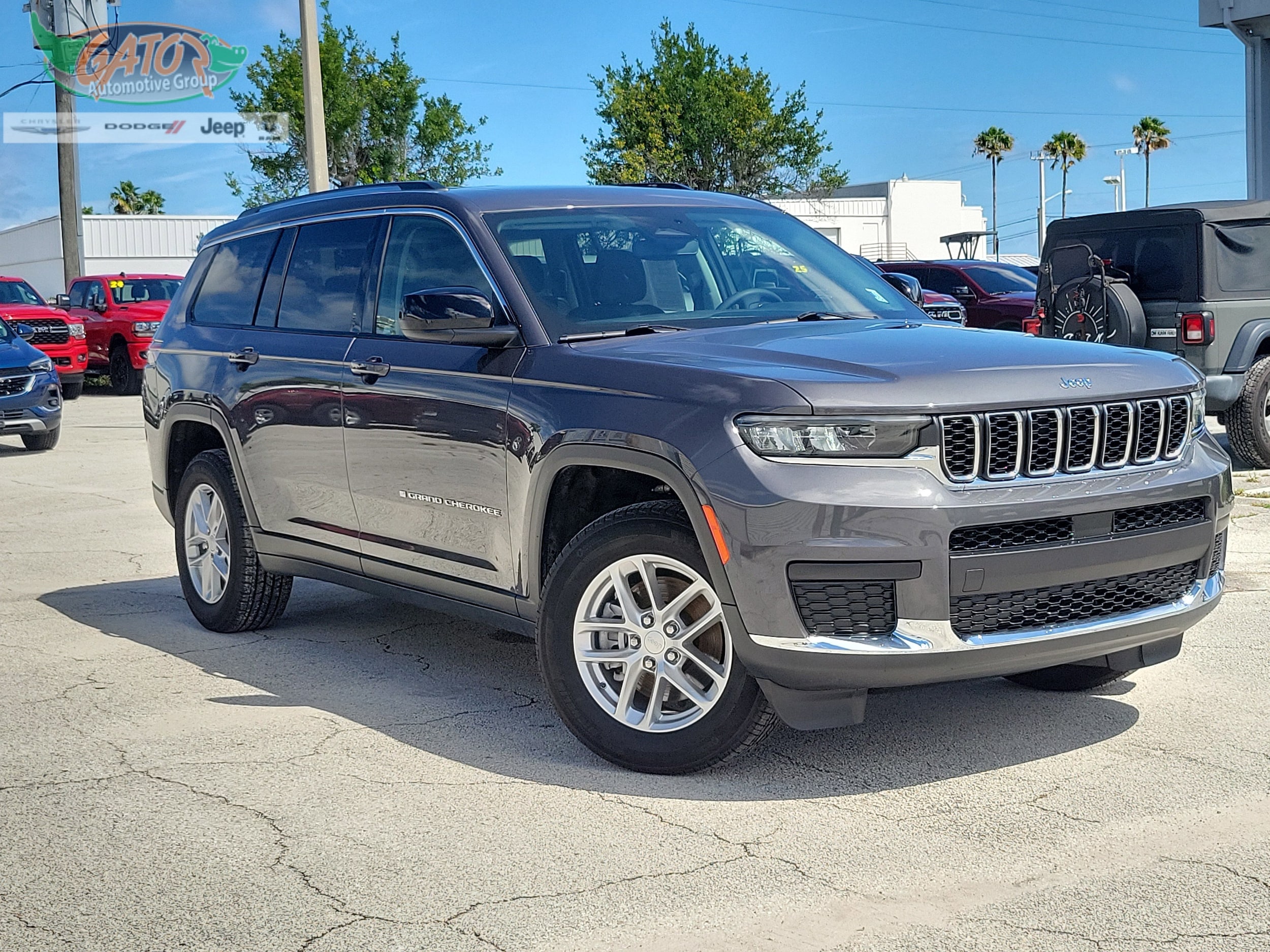 2024 Jeep Grand Cherokee L Laredo's photo