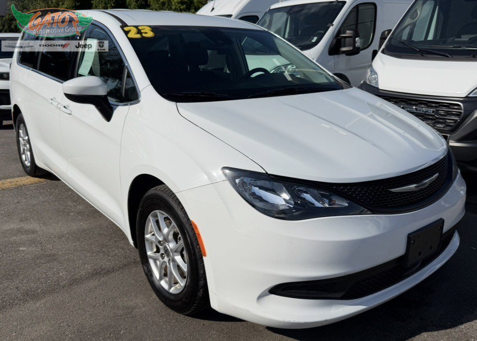 2023 Chrysler Voyager LX's photo