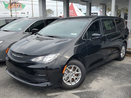 2025 Chrysler Voyager LX Passenger Van