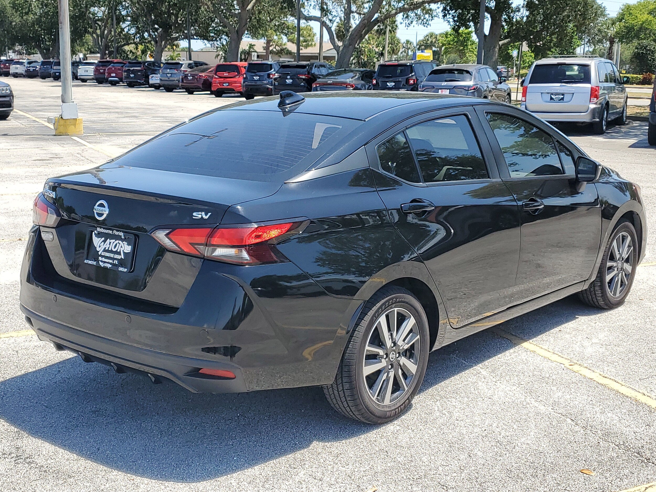2021 Nissan Versa SV photo 3