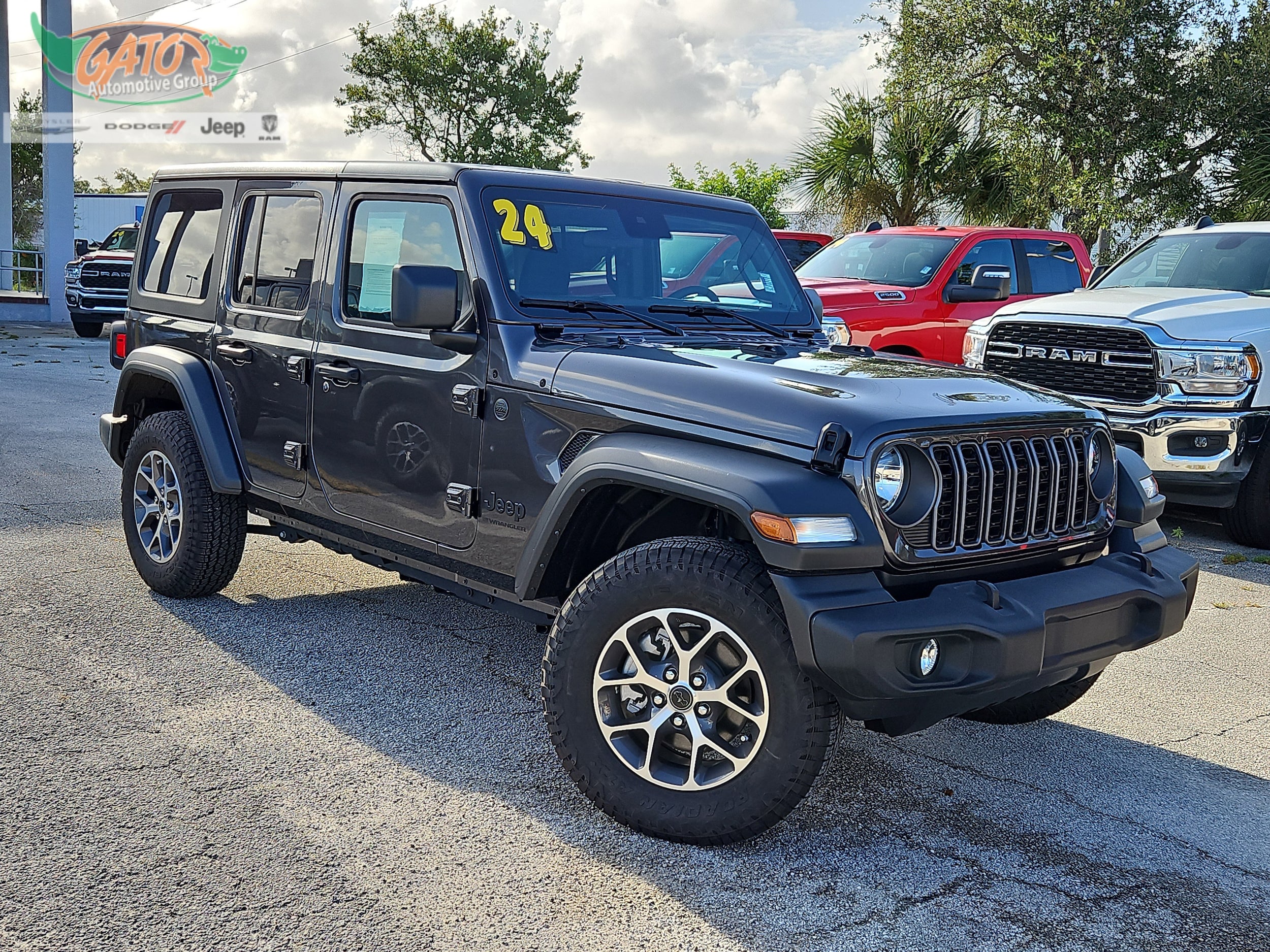 2024 Jeep Wrangler 4-Door Sport S's photo