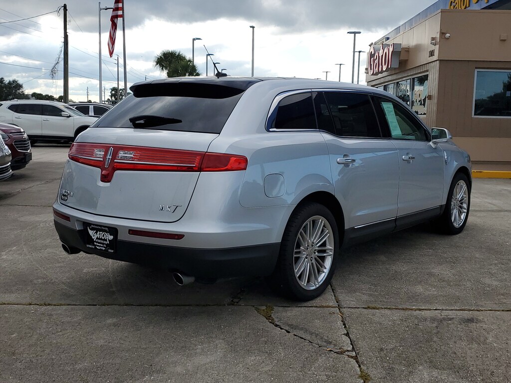 Used 2018 Lincoln MKT Reserve SUV