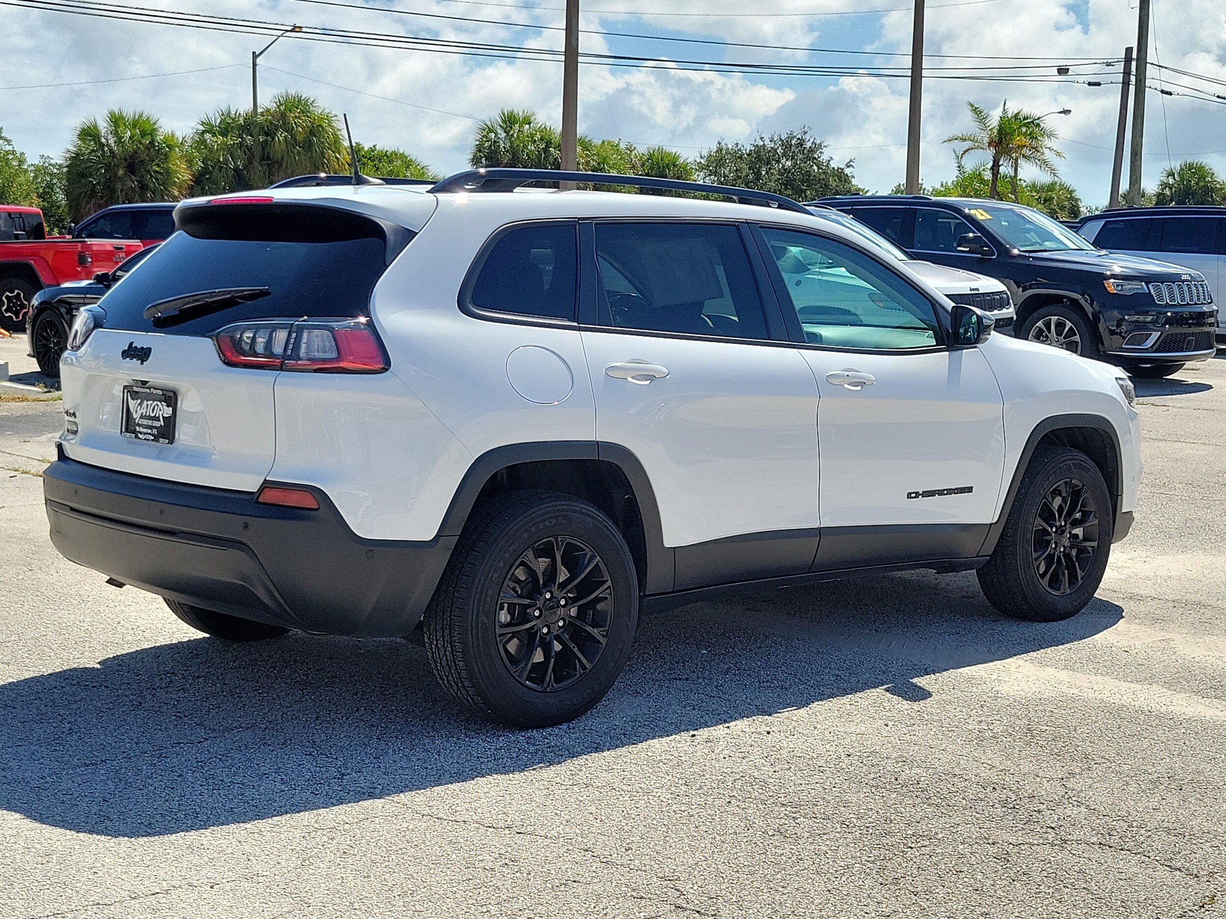 2023 Jeep Cherokee Altitude Lux photo 4