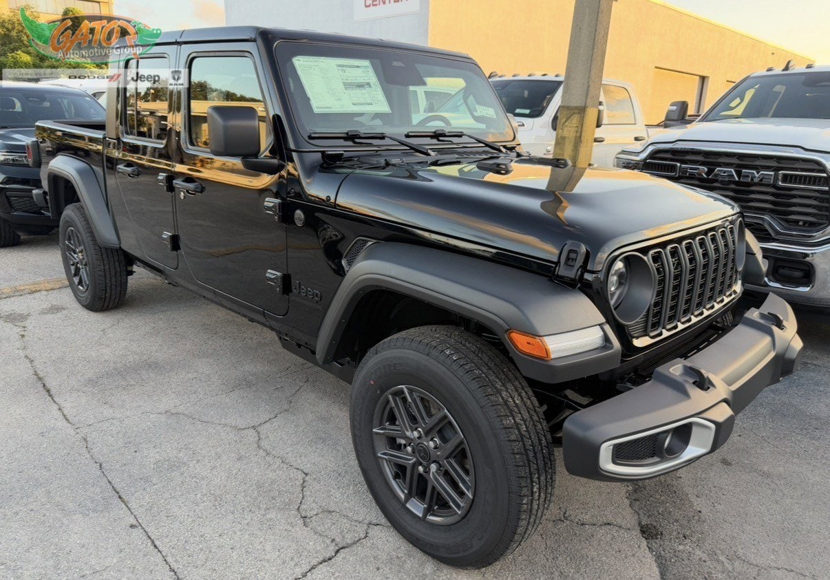2026 Jeep Gladiator Sport S Auto's photo