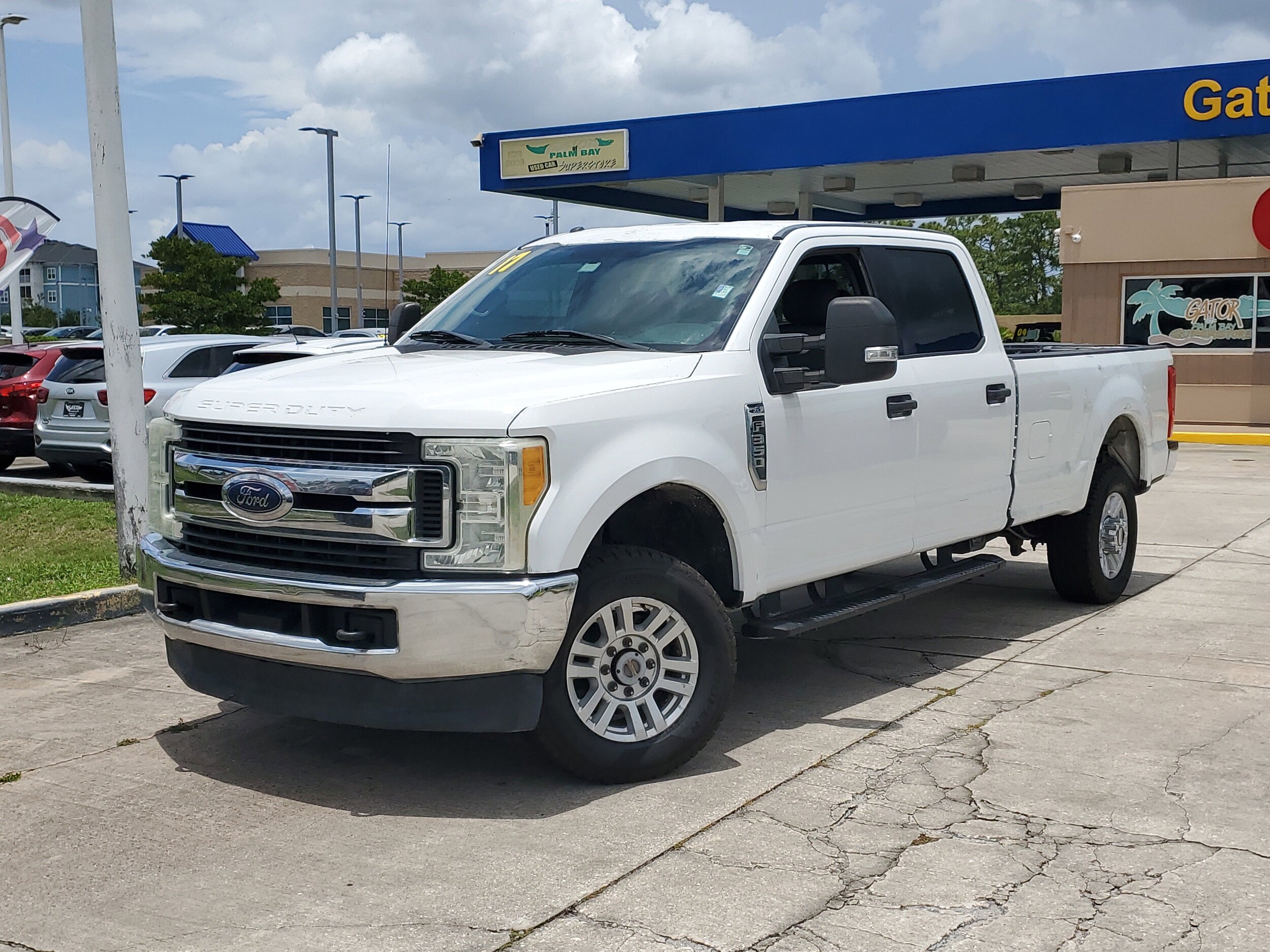 2017 Ford F-350 XLT photo 2