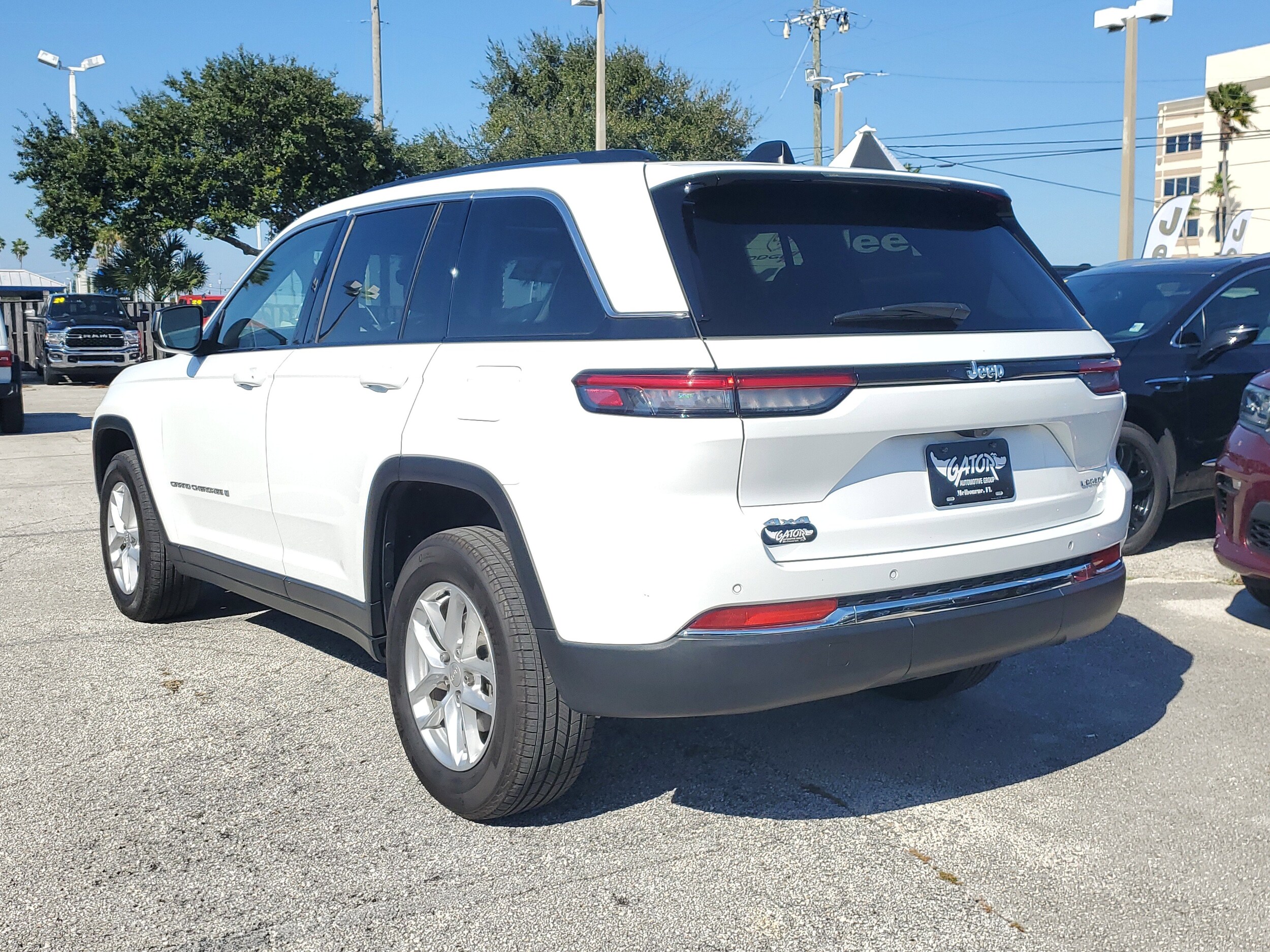 2023 Jeep Grand Cherokee Laredo Altitude photo 4