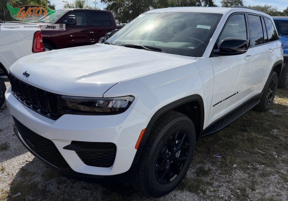 2025 Jeep Grand Cherokee Altitude's photo