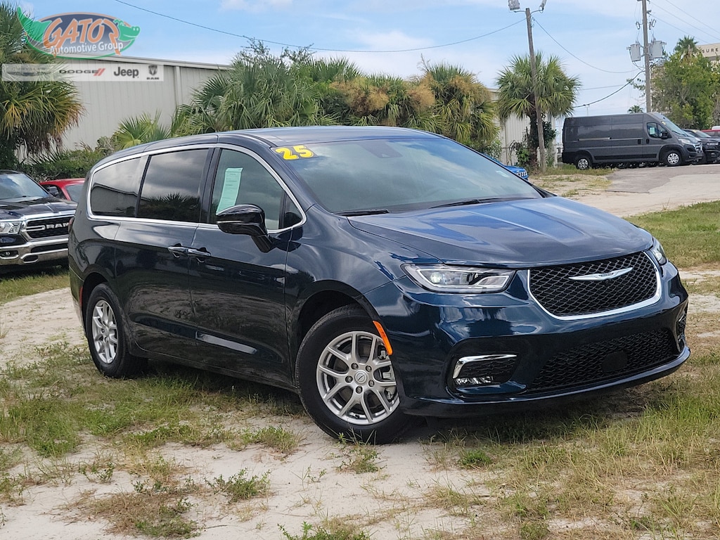 Used 2025 Chrysler Pacifica Select Van Passenger Van