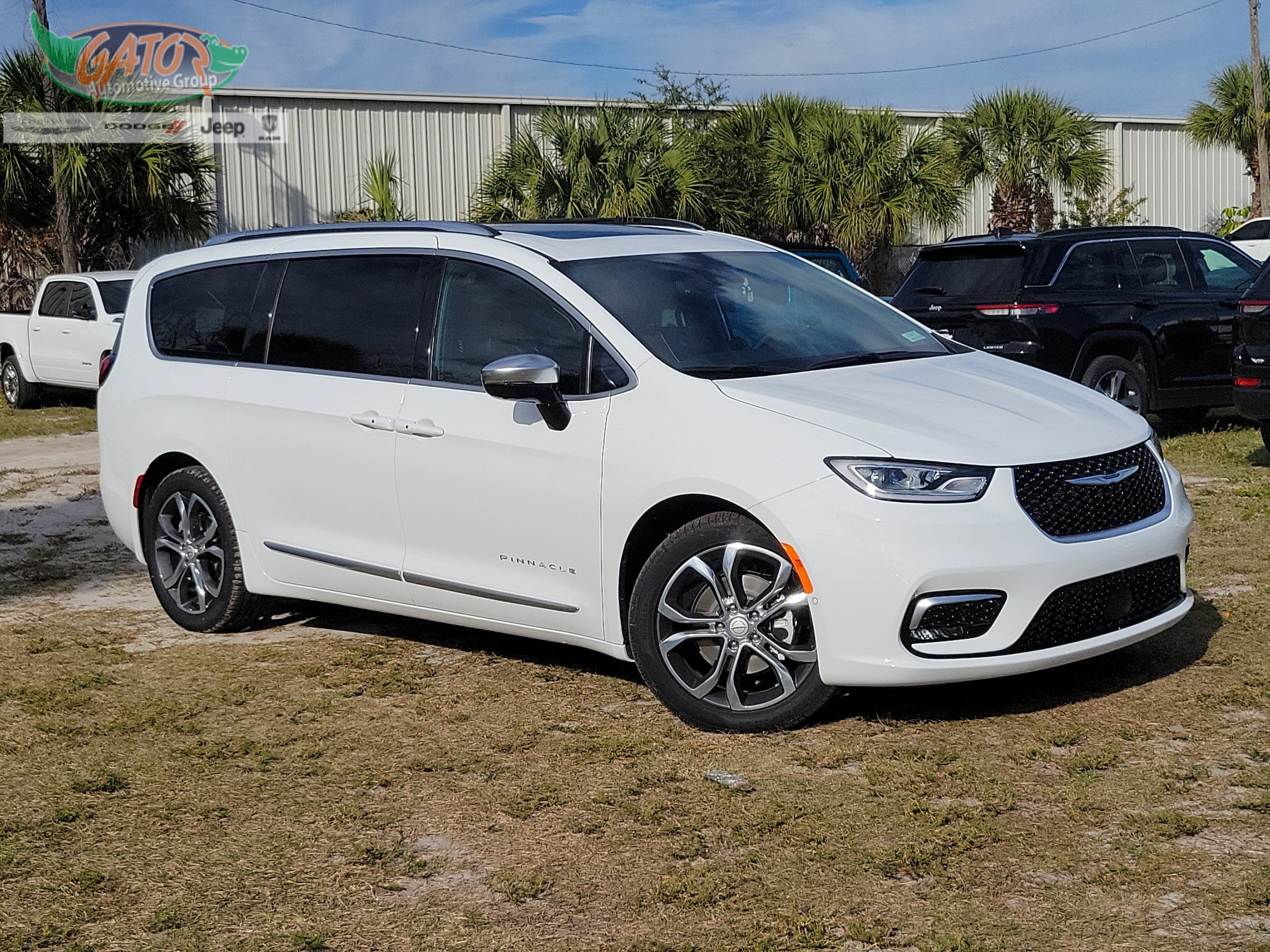 2026 Chrysler Pacifica Pinnacle's photo