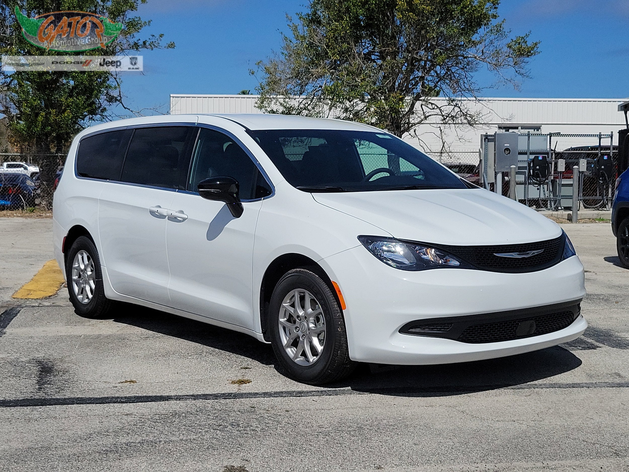 2026 Chrysler Voyager LX's photo
