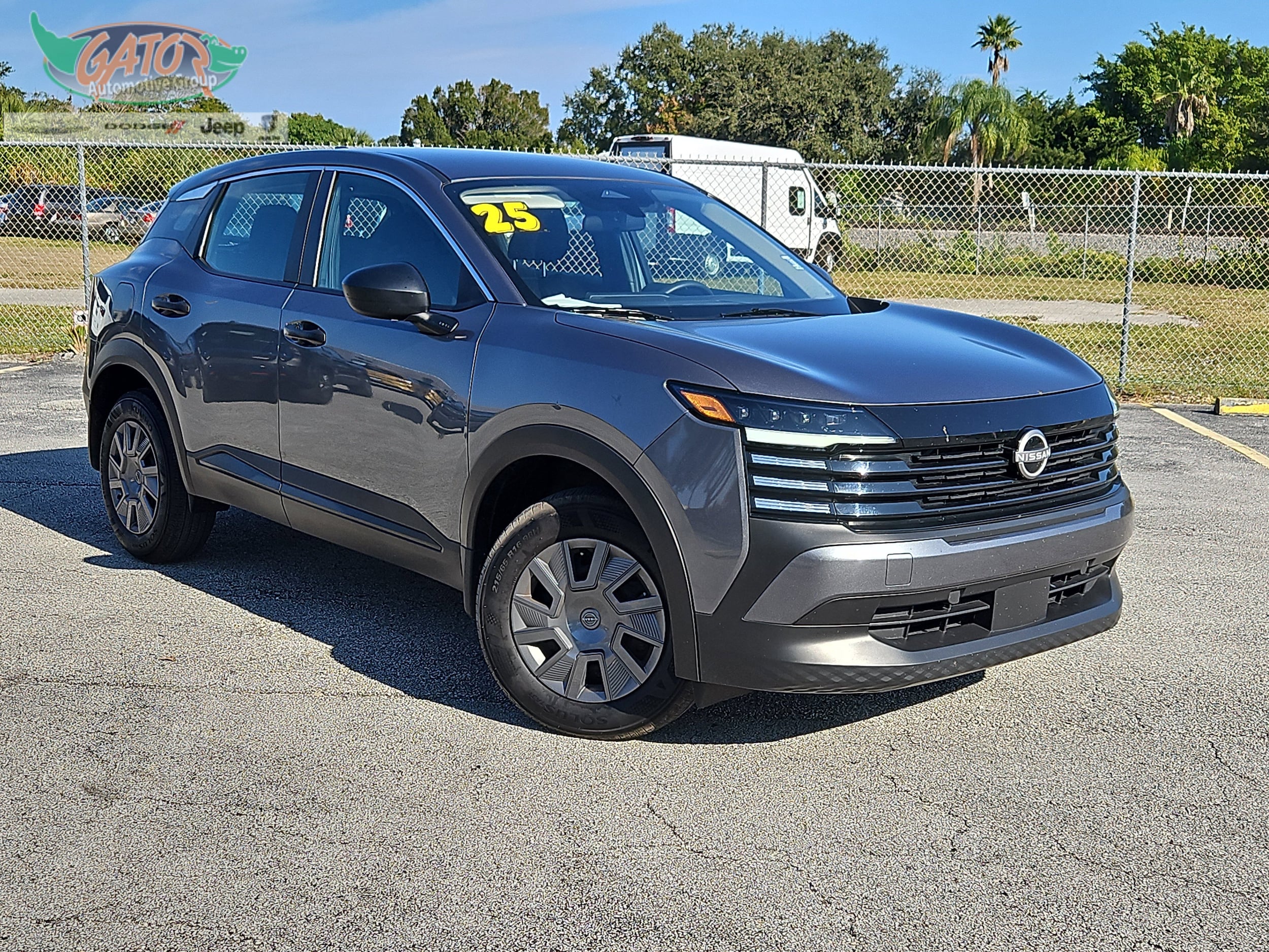 2025 Nissan Kicks S's photo