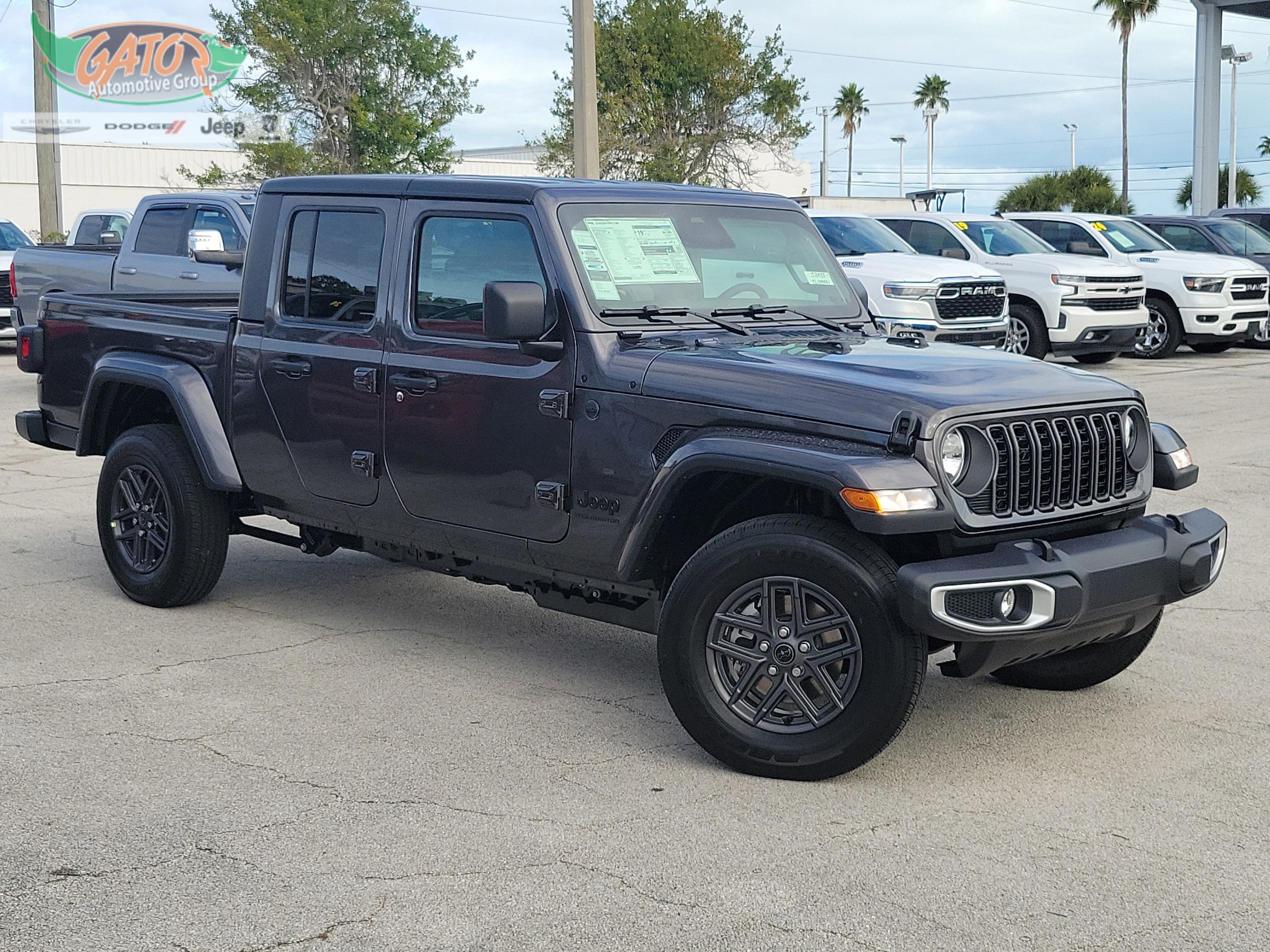 2026 Jeep Gladiator Sport S's photo