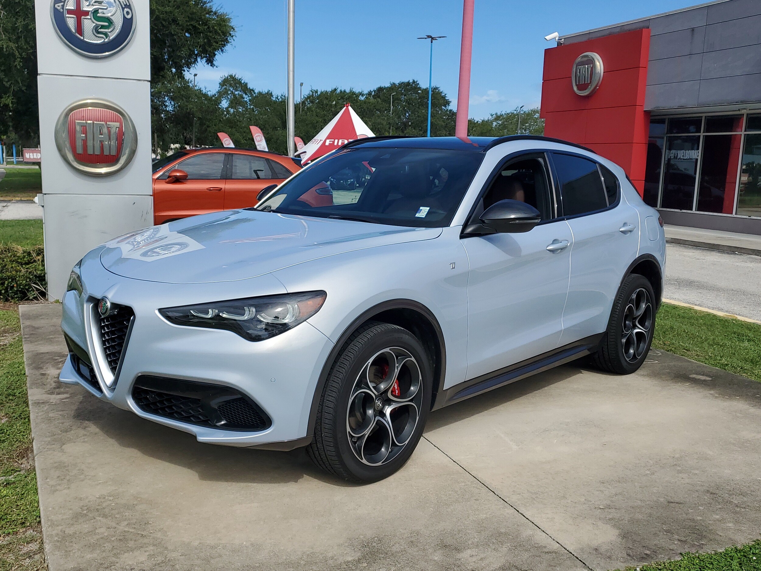 2024 Alfa Romeo Stelvio Ti photo 2