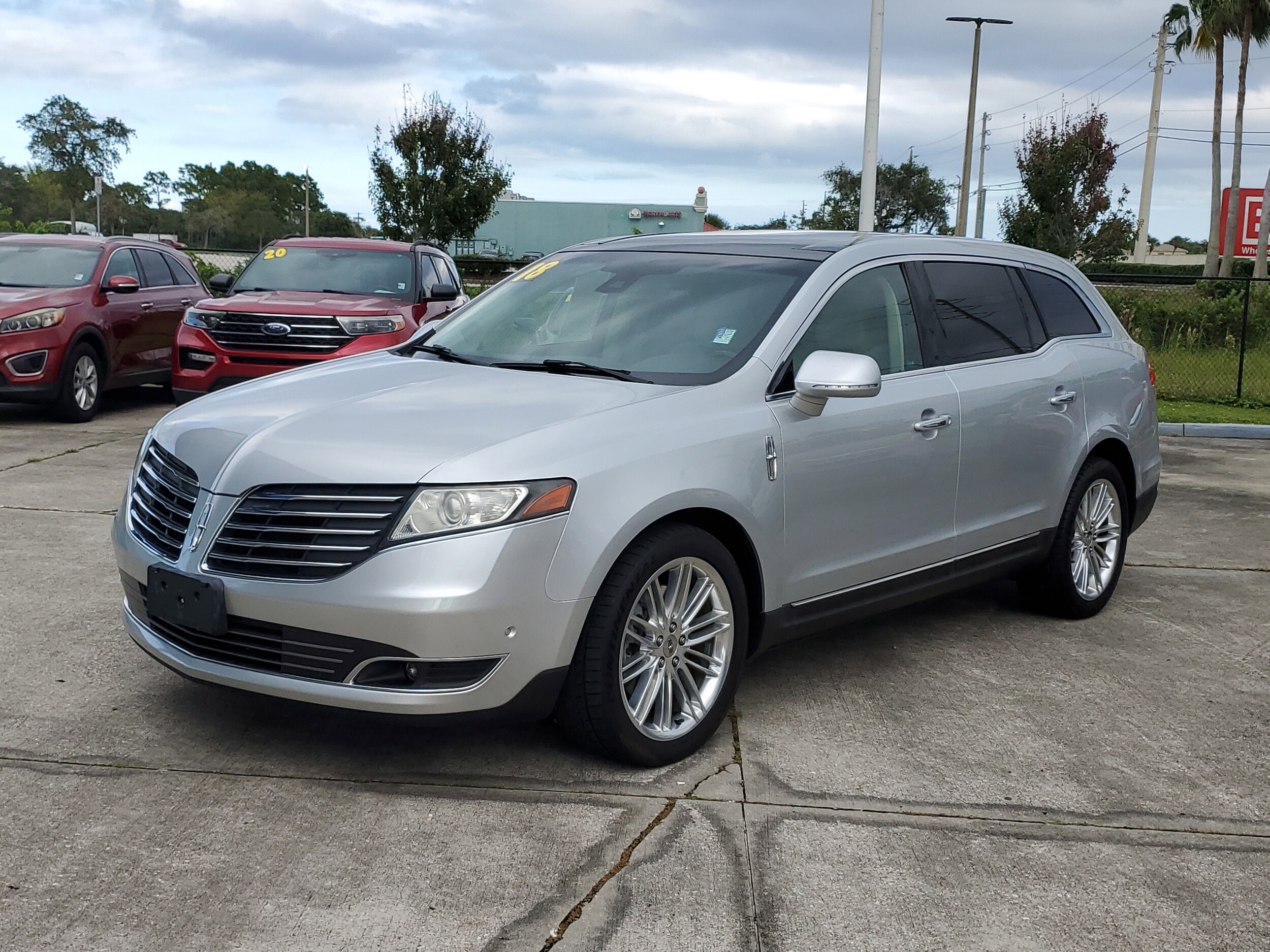 2018 Lincoln MKT Reserve photo 2