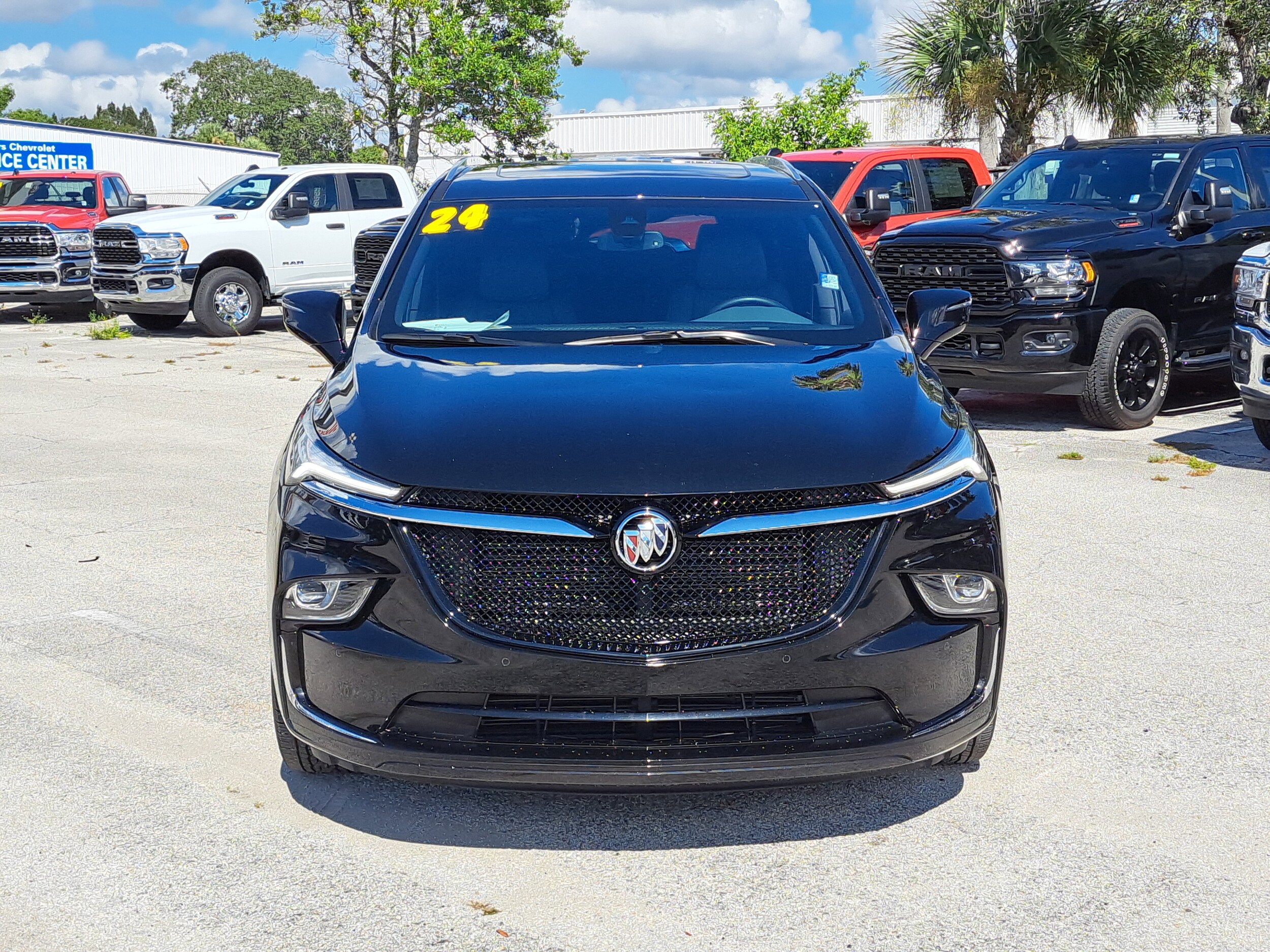 2024 Buick Enclave Essence photo 3