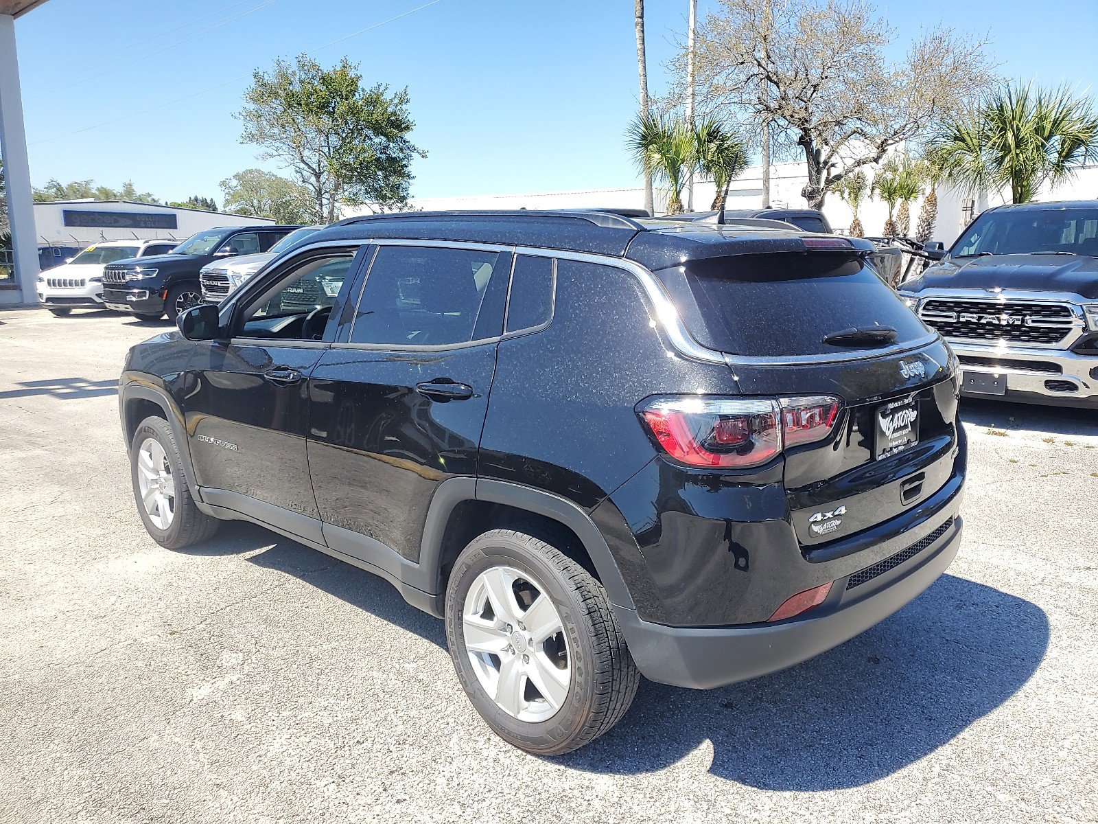 2022 Jeep Compass Latitude photo 4