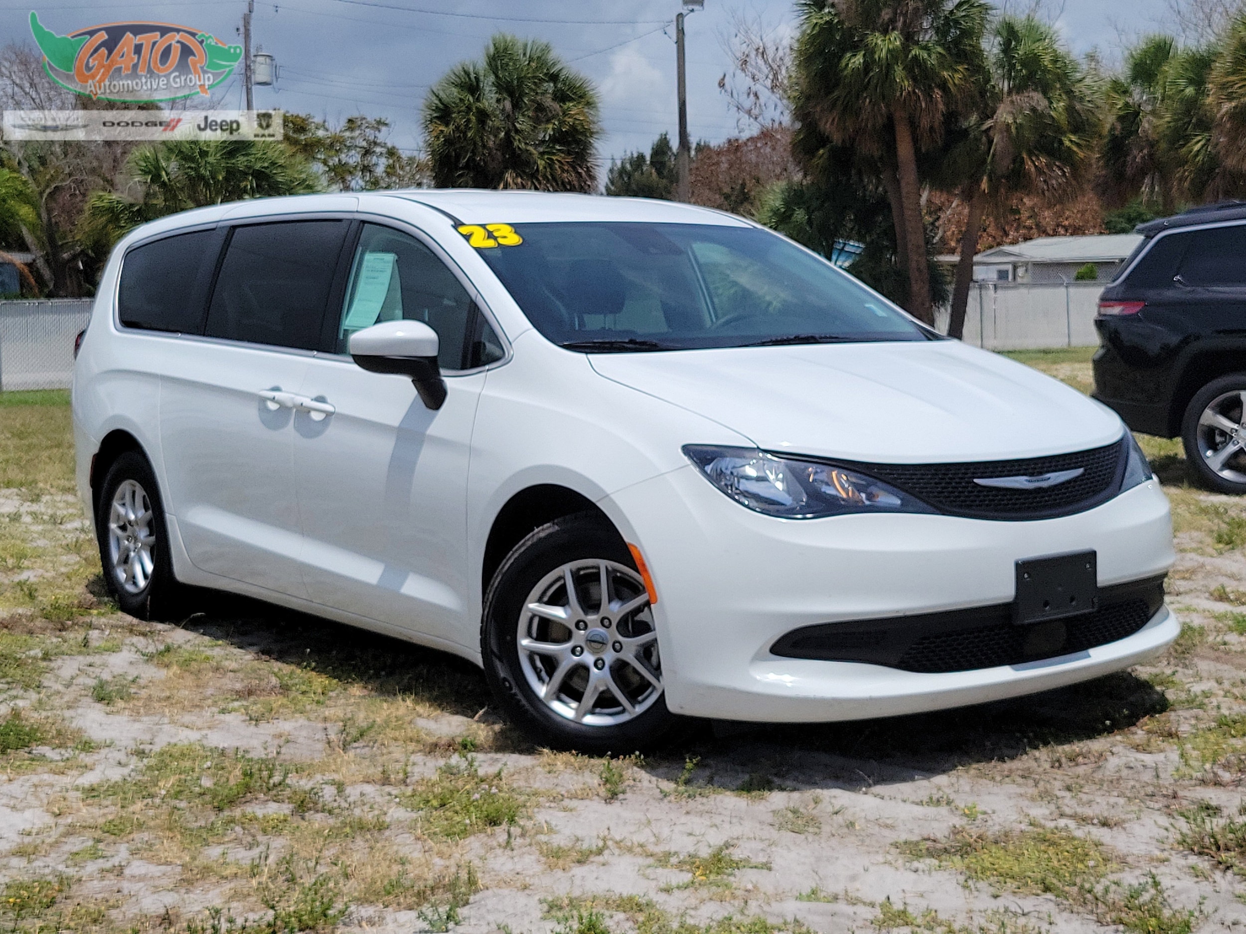 2023 Chrysler Voyager LX's photo