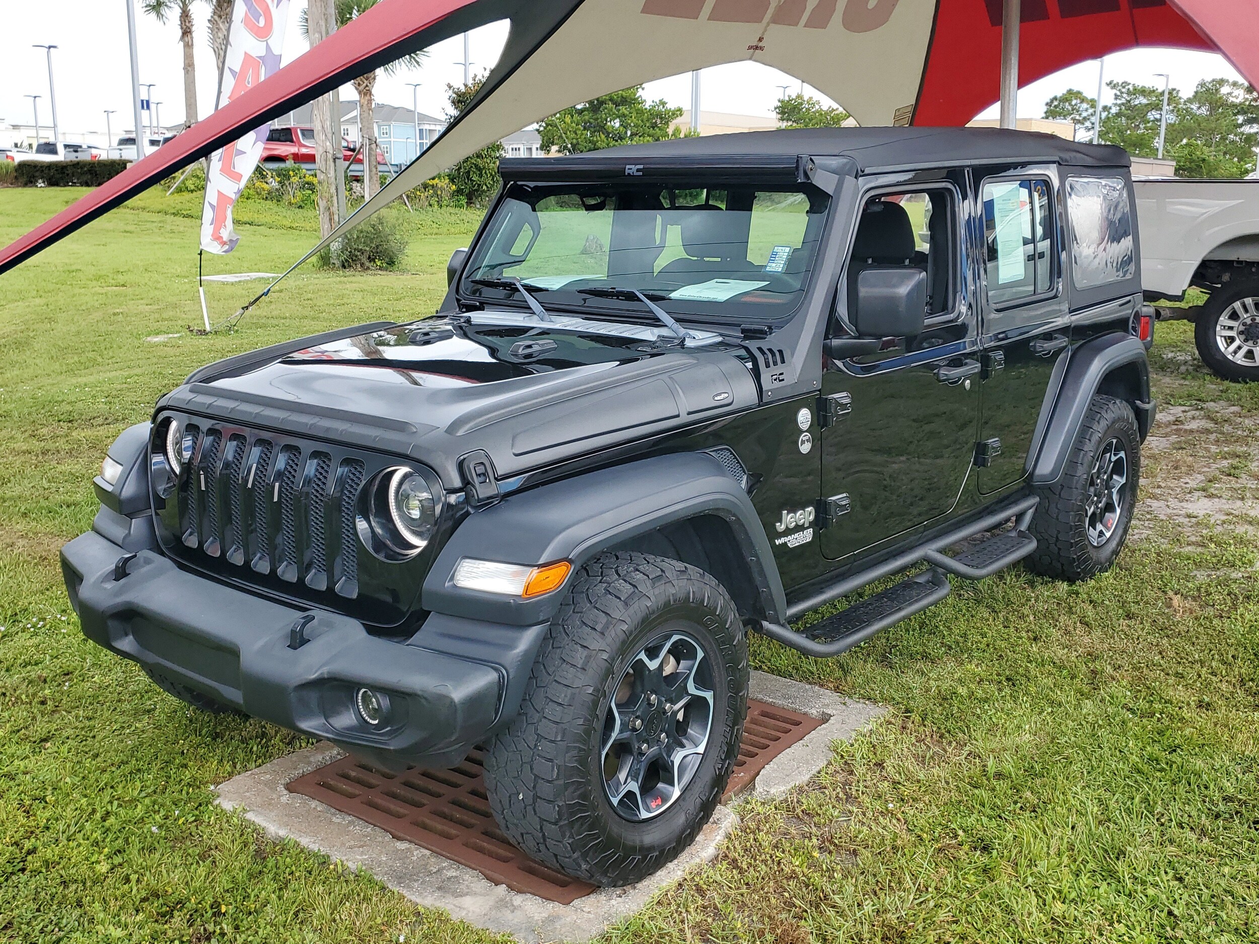 2019 Jeep Wrangler Unlimited Sport photo 2