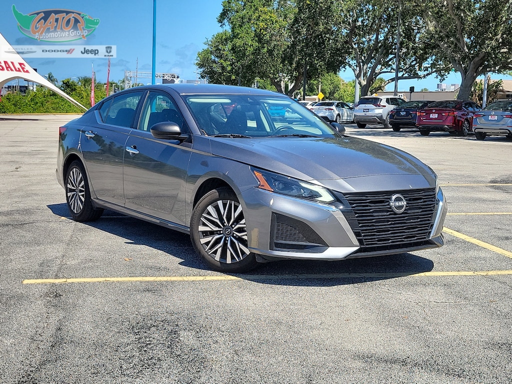 Used 2025 Nissan Altima SV Sedan
