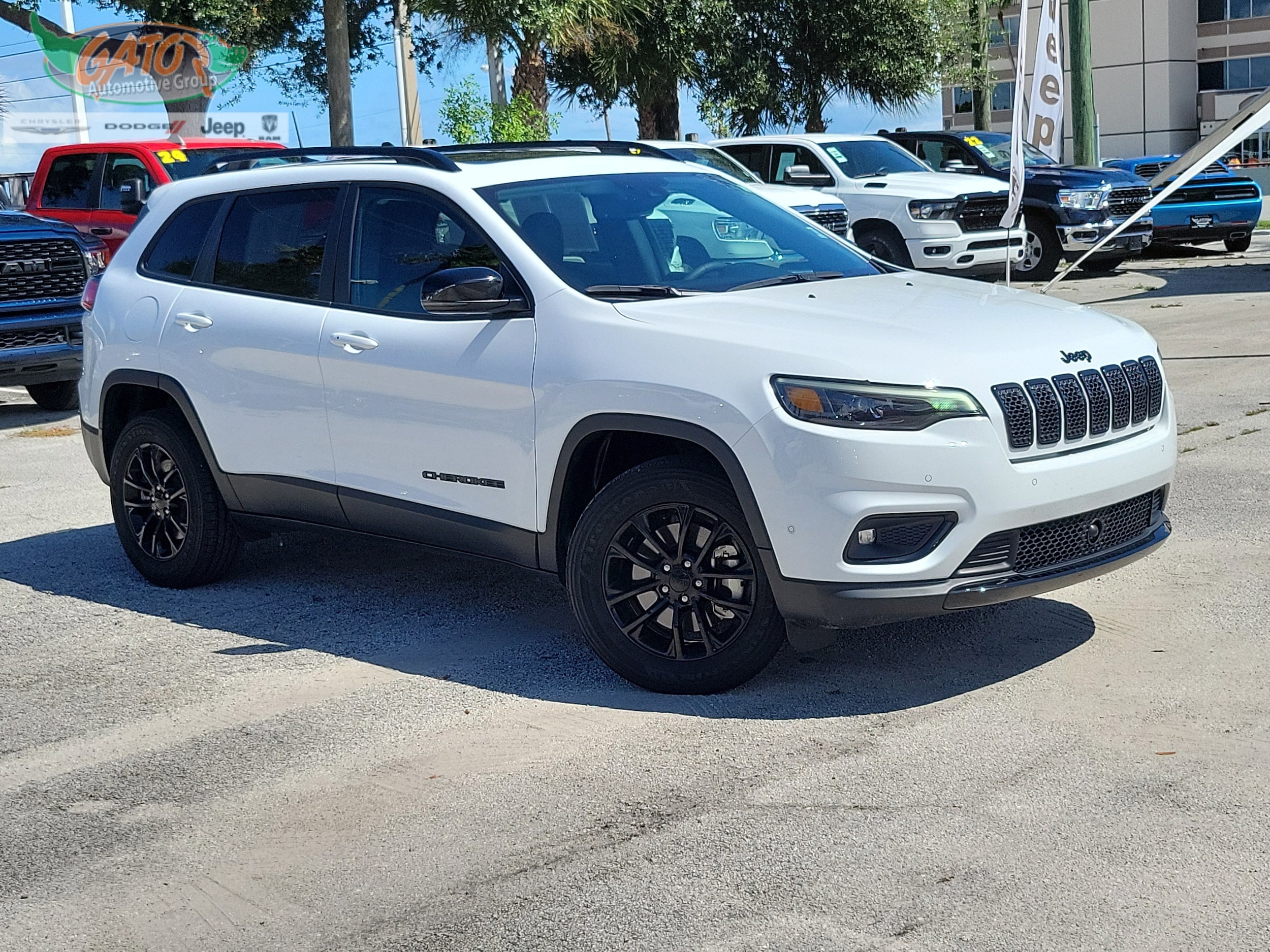 2023 Jeep Cherokee Altitude Lux's photo