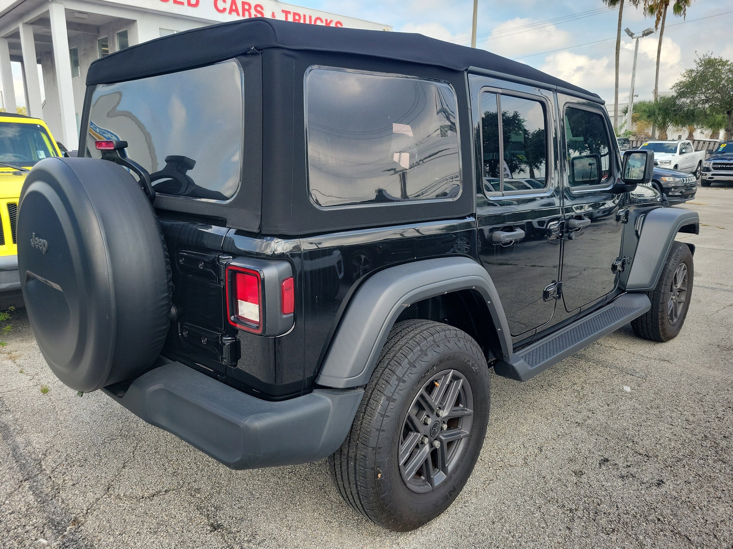 2024 Jeep Wrangler Sport S photo 4