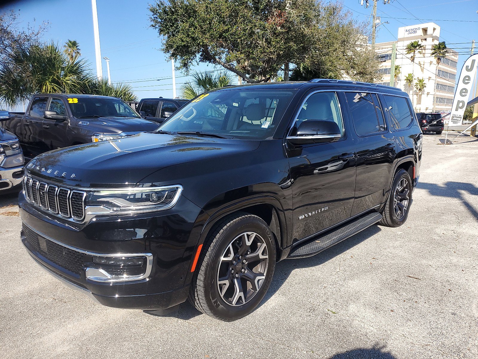 2023 Jeep Wagoneer Series III photo 3