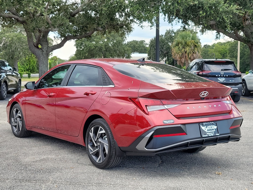 Used 2025 Hyundai Elantra SEL Convenience Sedan