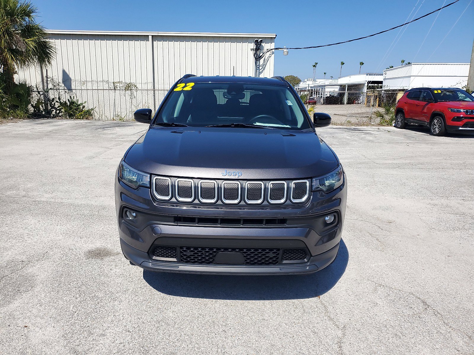 2022 Jeep Compass Latitude Lux photo 2