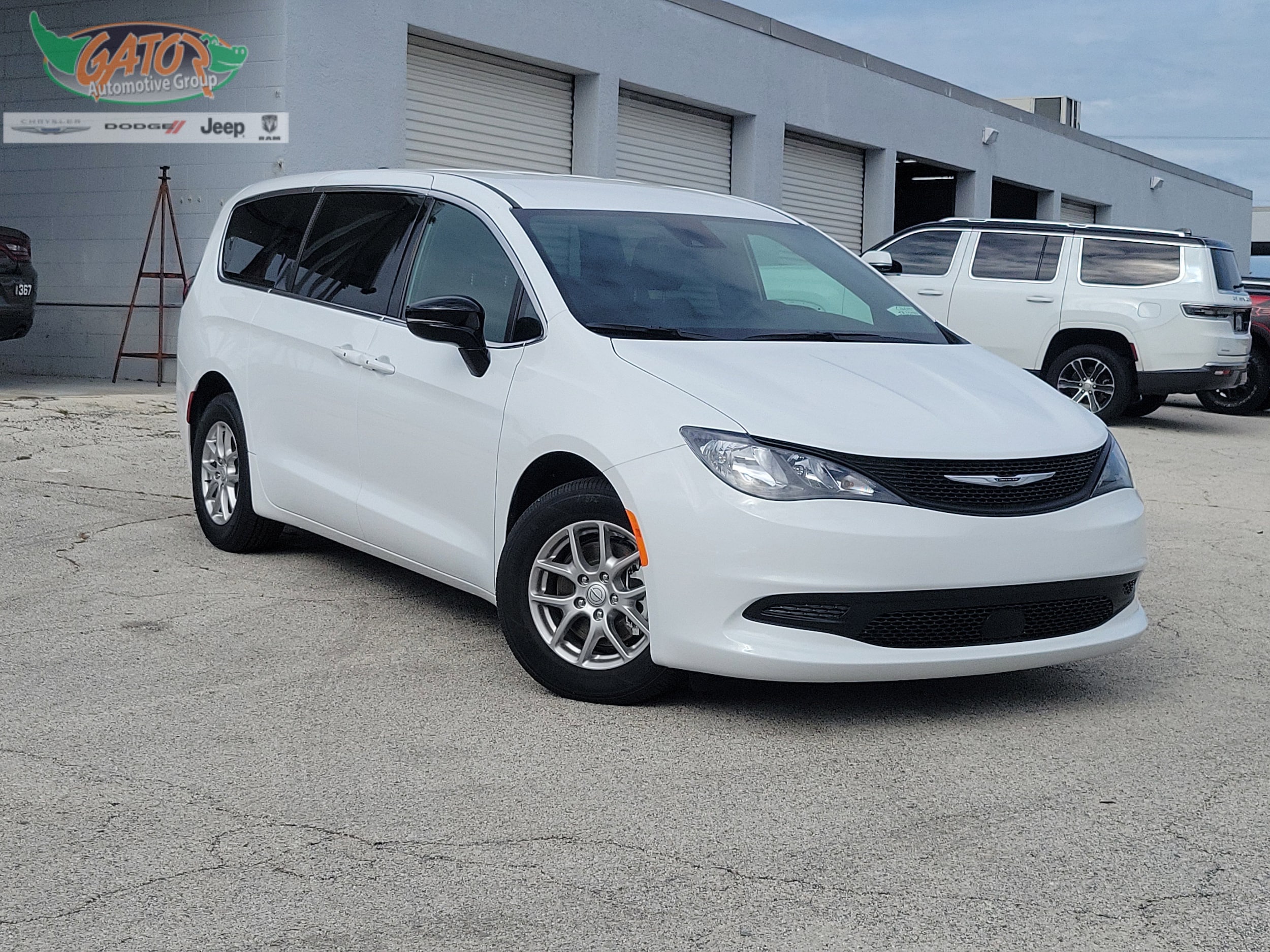 2026 Chrysler Voyager LX's photo