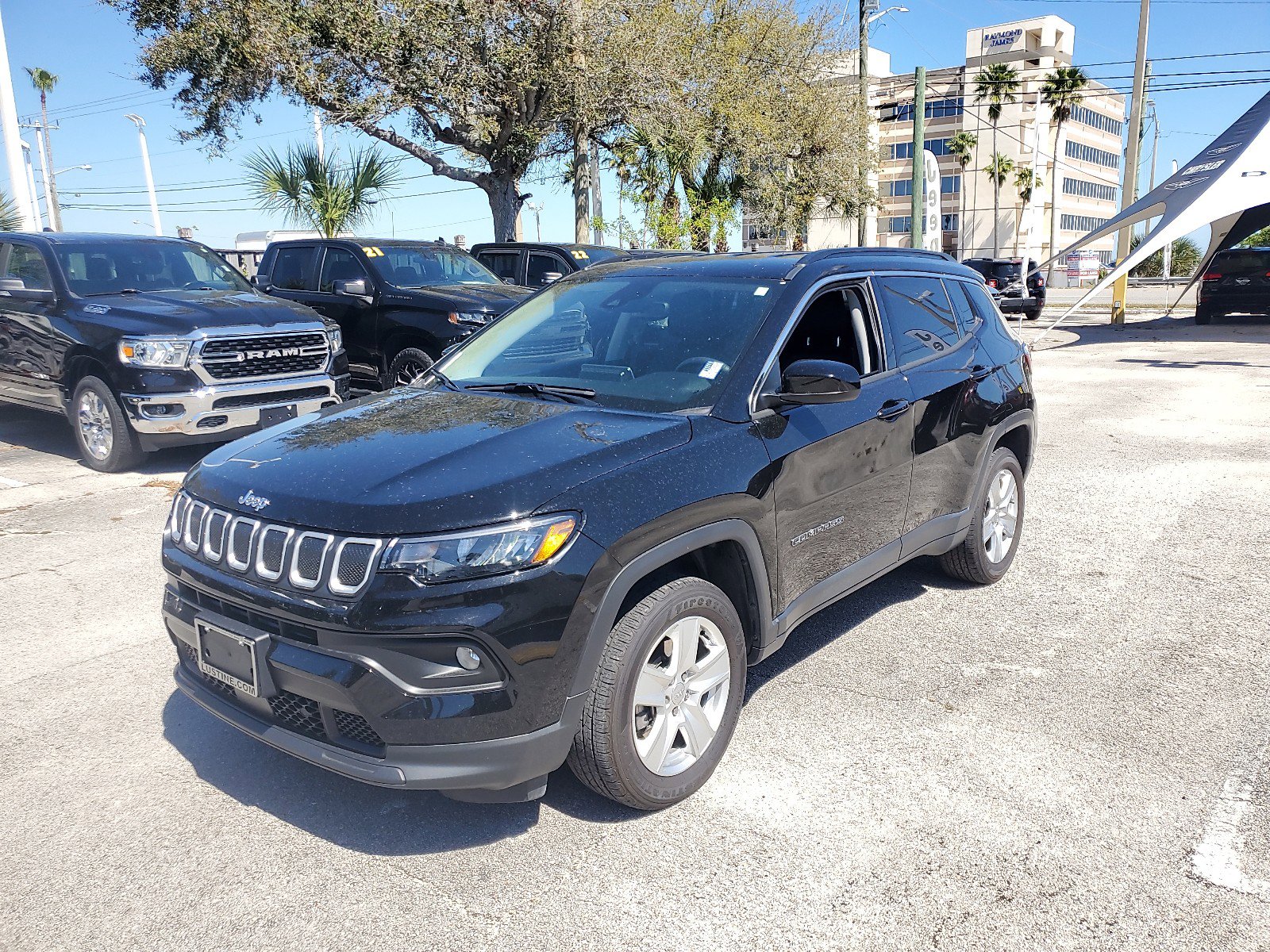 2022 Jeep Compass Latitude photo 3