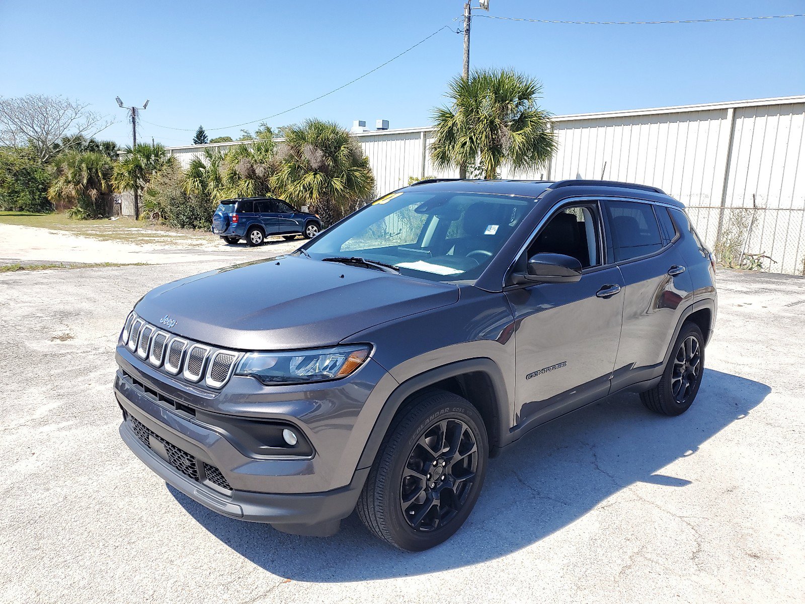 2022 Jeep Compass Latitude Lux photo 3