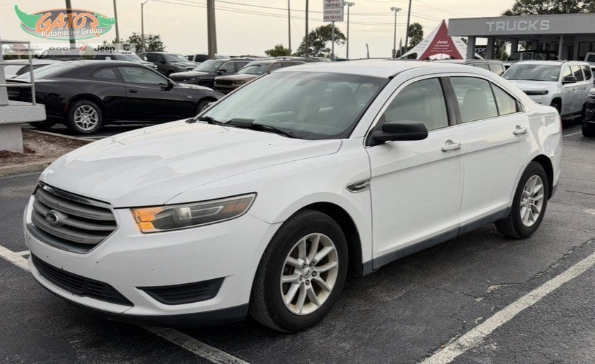 2015 Ford Taurus SE FWD's photo