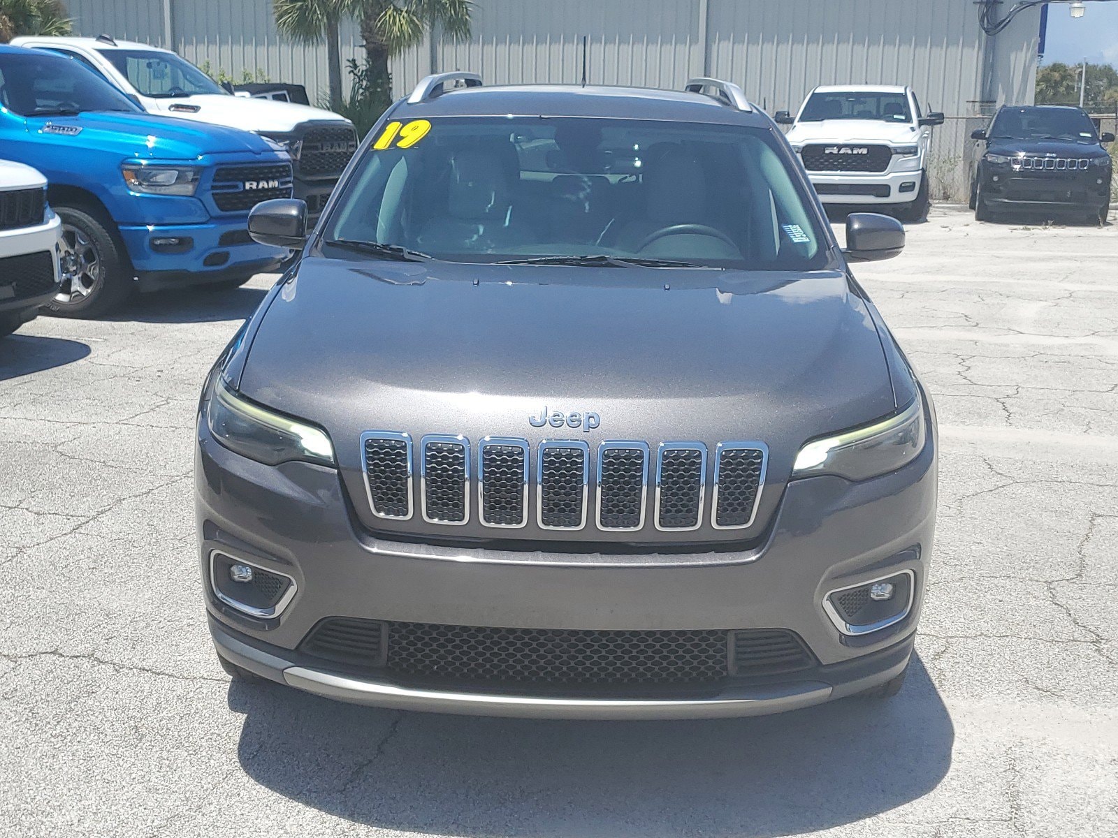 Used 2019 Jeep Cherokee Limited with VIN 1C4PJMDN5KD116699 for sale in Melbourne, FL