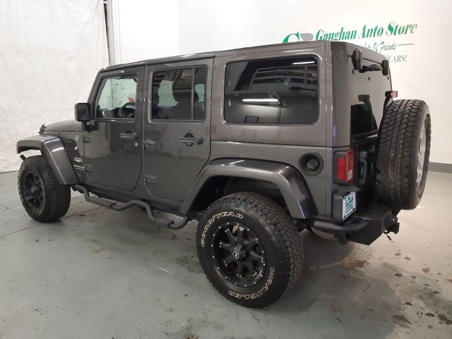 2014 Jeep Wrangler Unlimited Sahara photo 3