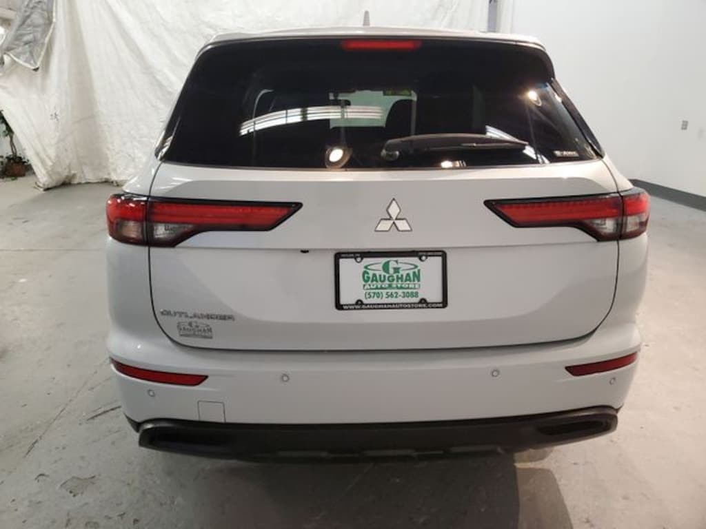 Used 2024 Mitsubishi Outlander ES SUV